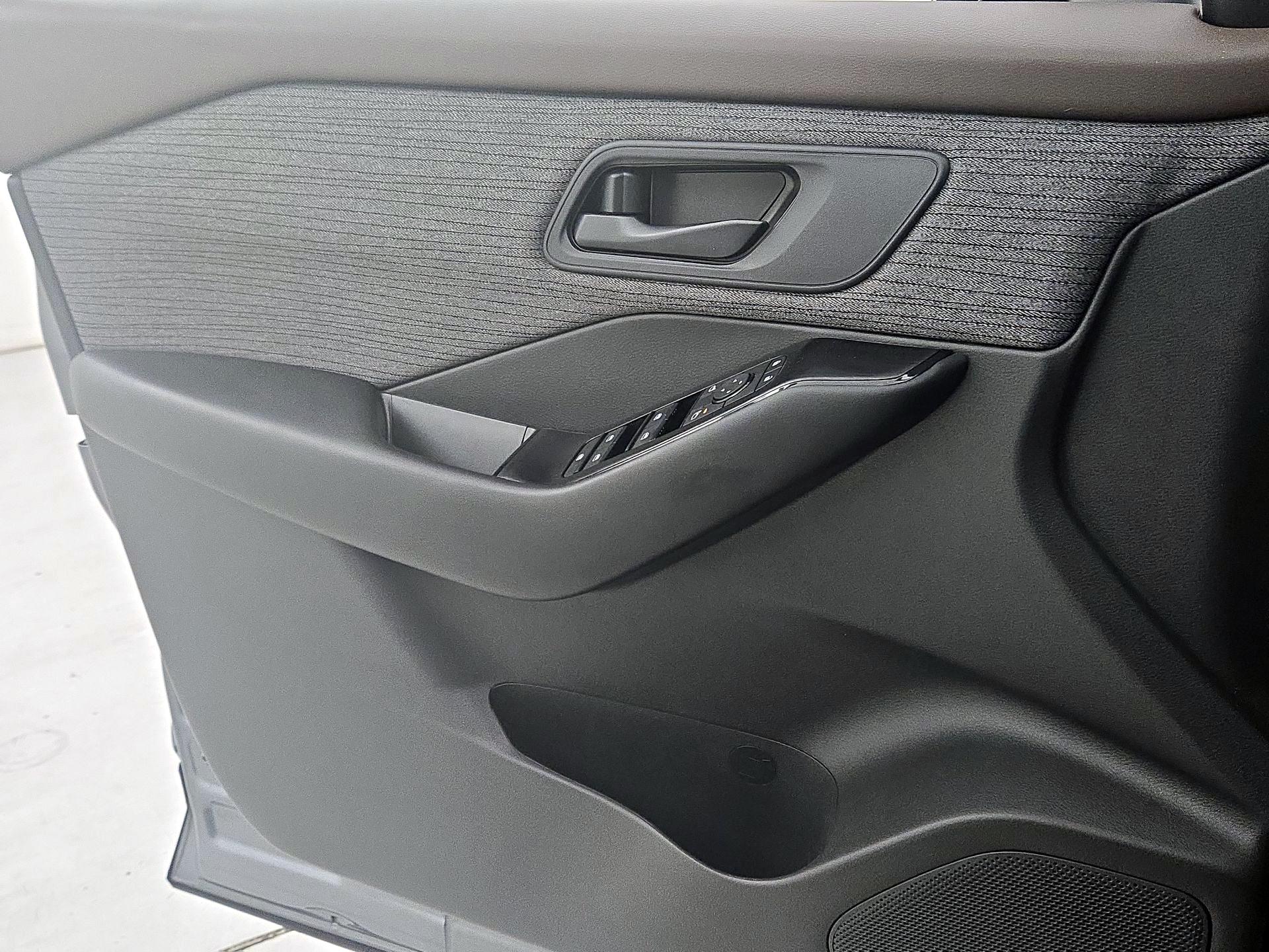 Thumbnail: 2023 Nissan Rogue - 12