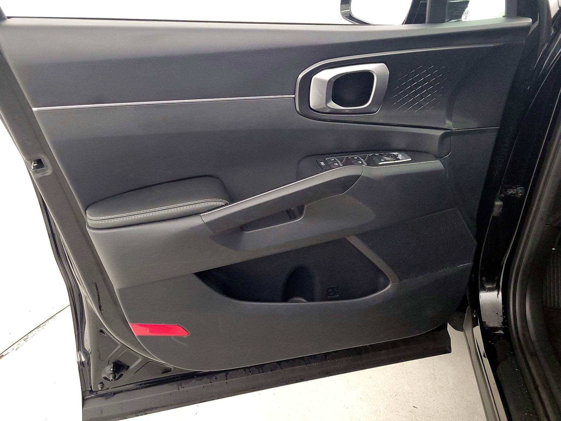 Thumbnail: 2022 Kia Sorento - 12