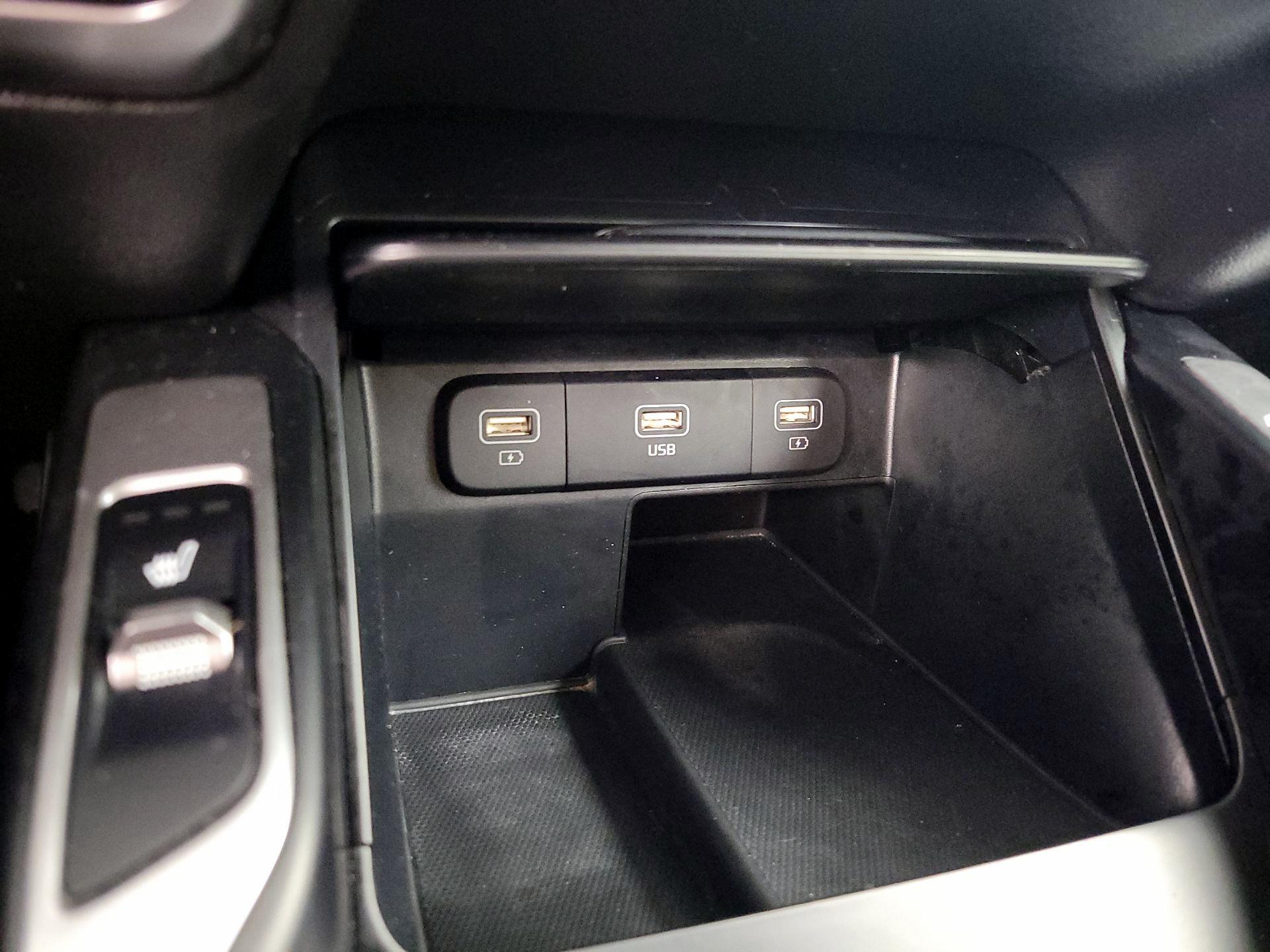 Thumbnail: 2022 Kia Sorento - 19