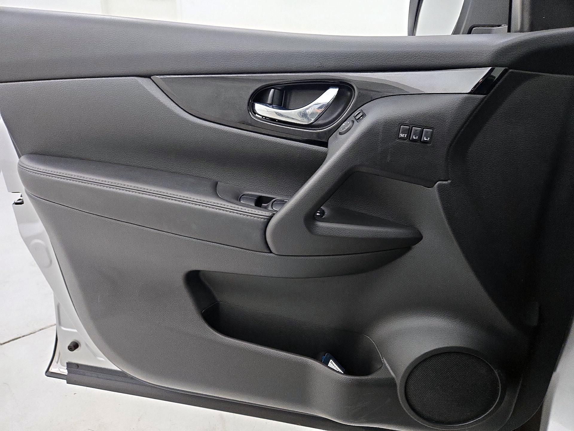 Thumbnail: 2022 Nissan Rogue Sport - 12