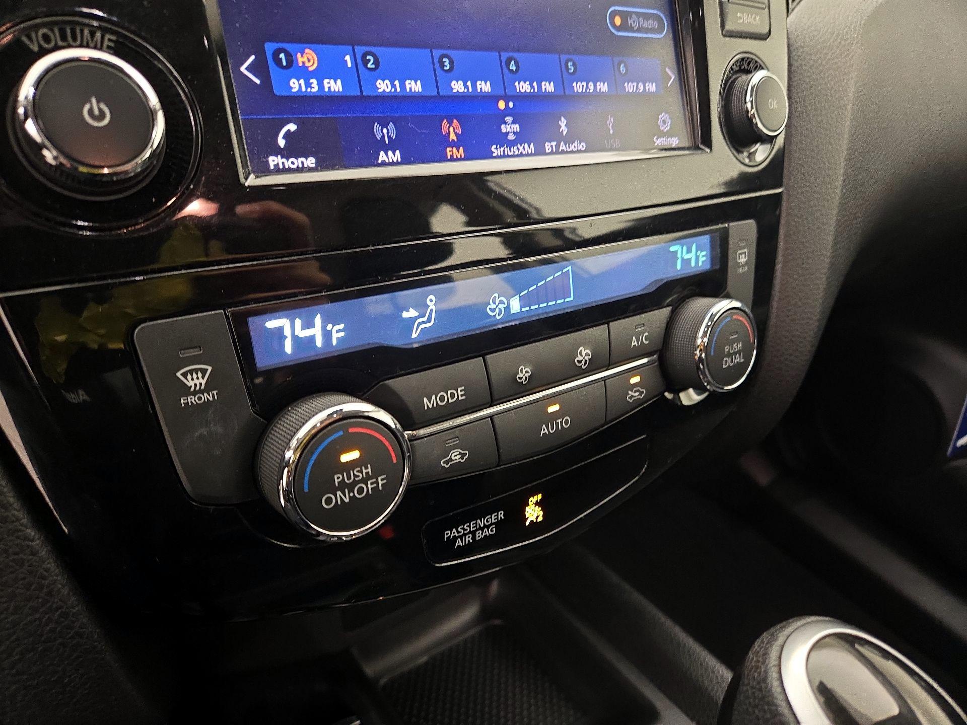 Thumbnail: 2022 Nissan Rogue Sport - 16