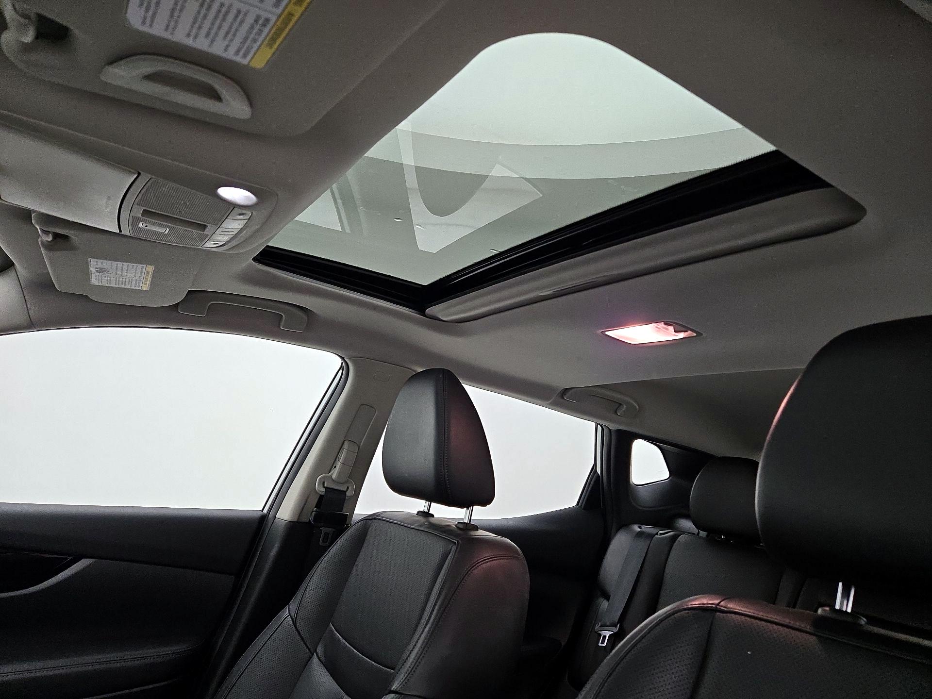 Thumbnail: 2022 Nissan Rogue Sport - 19