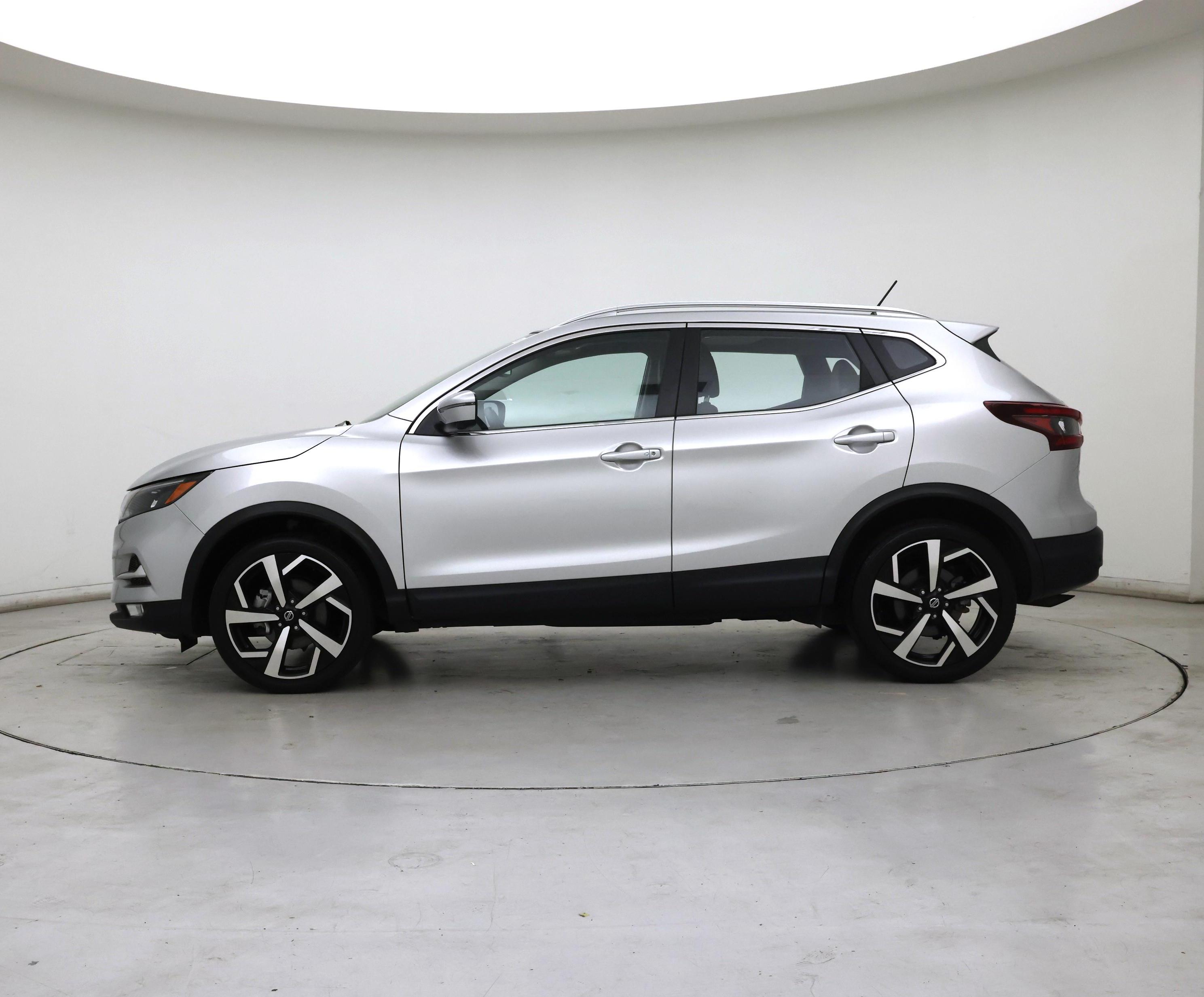 Thumbnail: 2022 Nissan Rogue Sport - 3