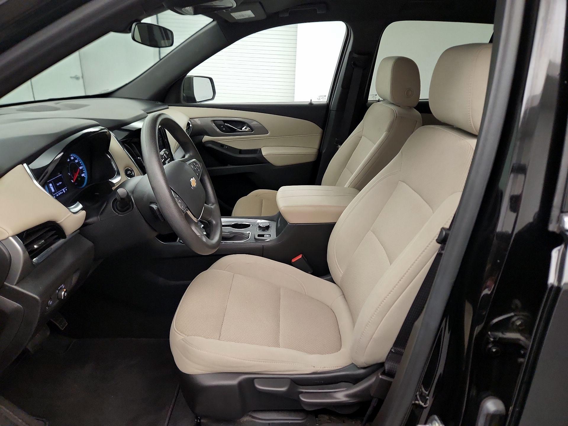 Thumbnail: 2023 Chevrolet Traverse - 9