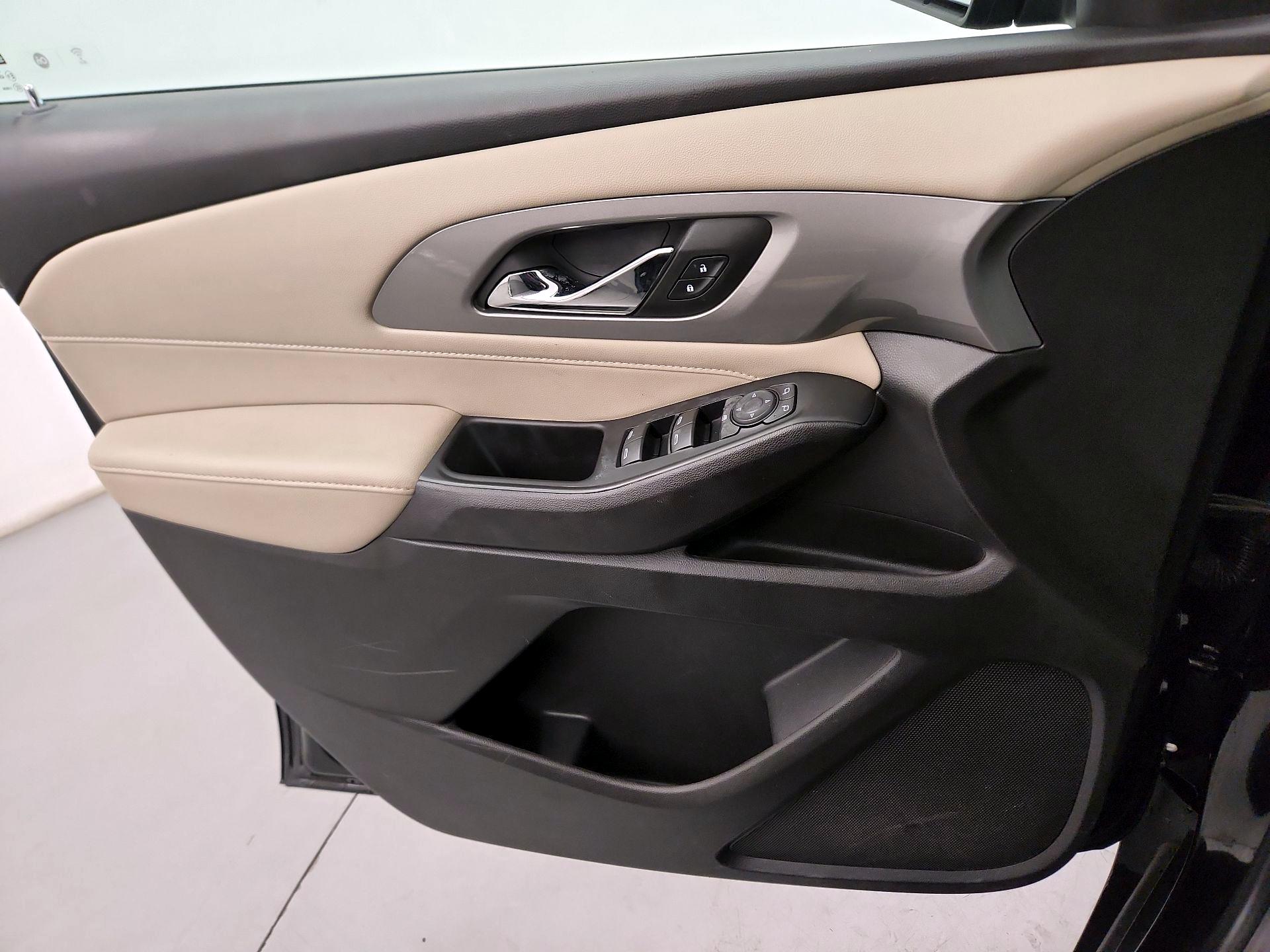 Thumbnail: 2023 Chevrolet Traverse - 10