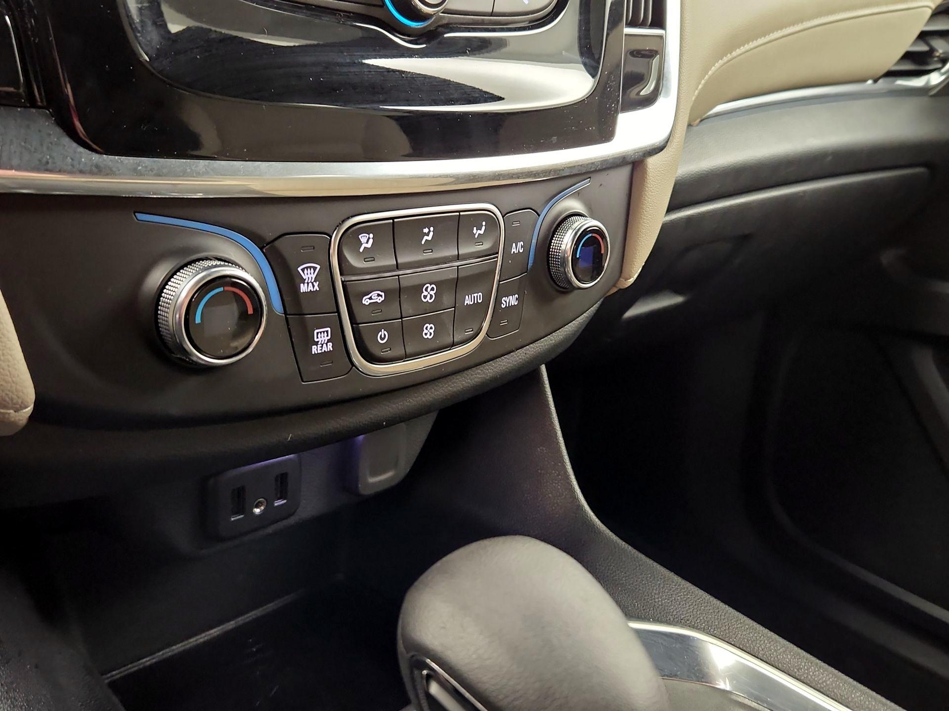 Thumbnail: 2023 Chevrolet Traverse - 14