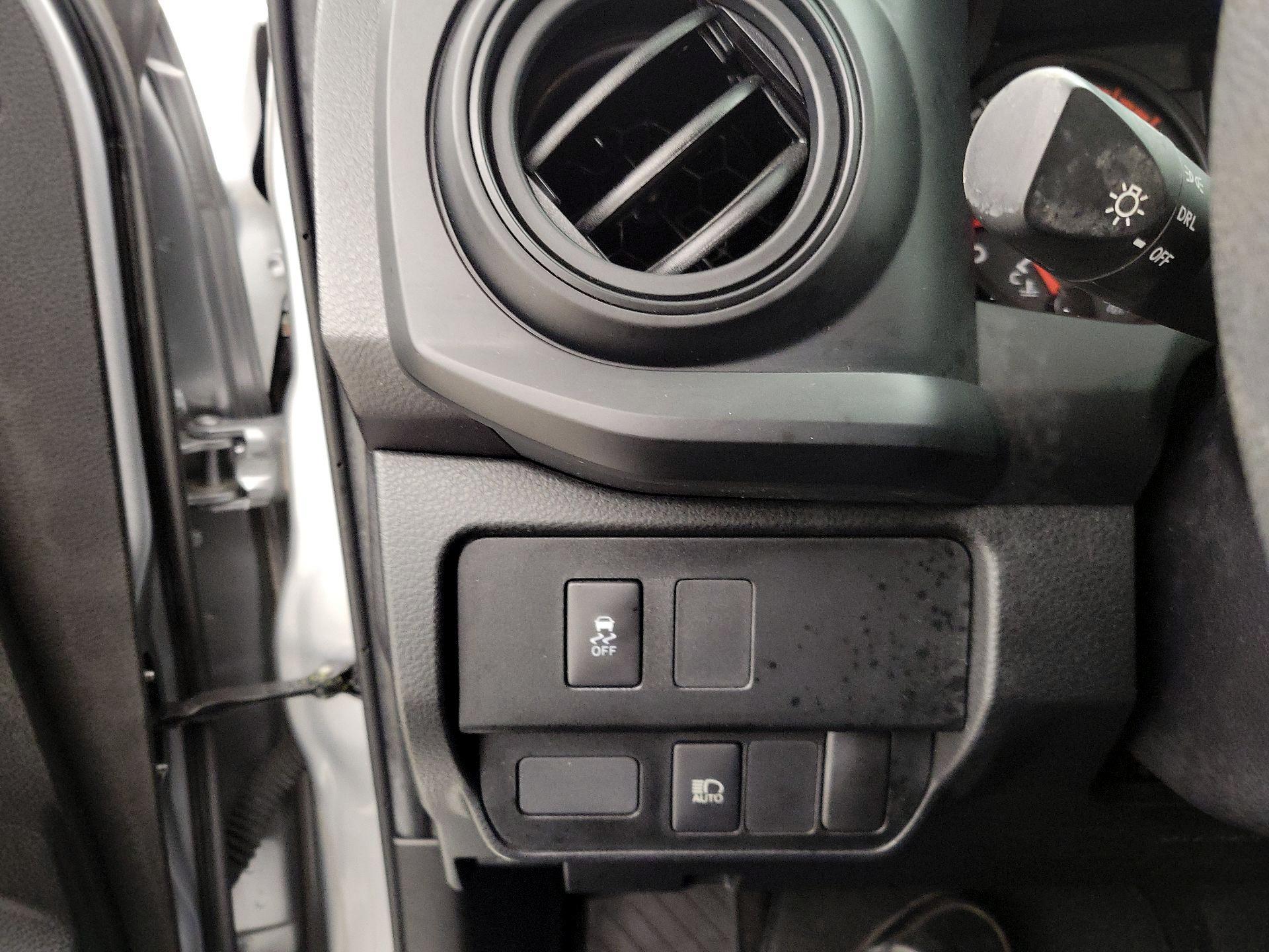 Thumbnail: 2022 Toyota Tacoma - 13