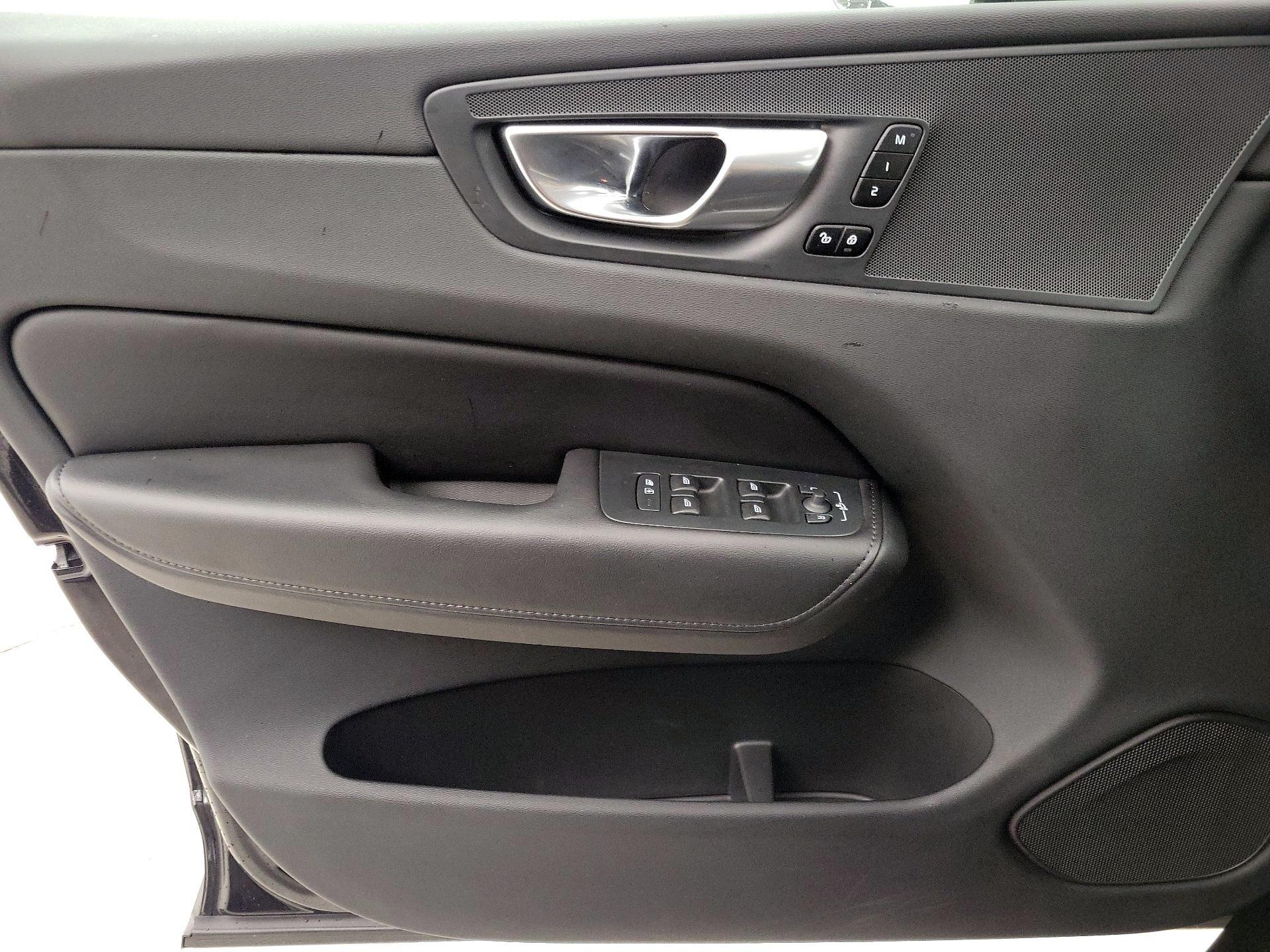 Thumbnail: 2023 Volvo XC60 - 12