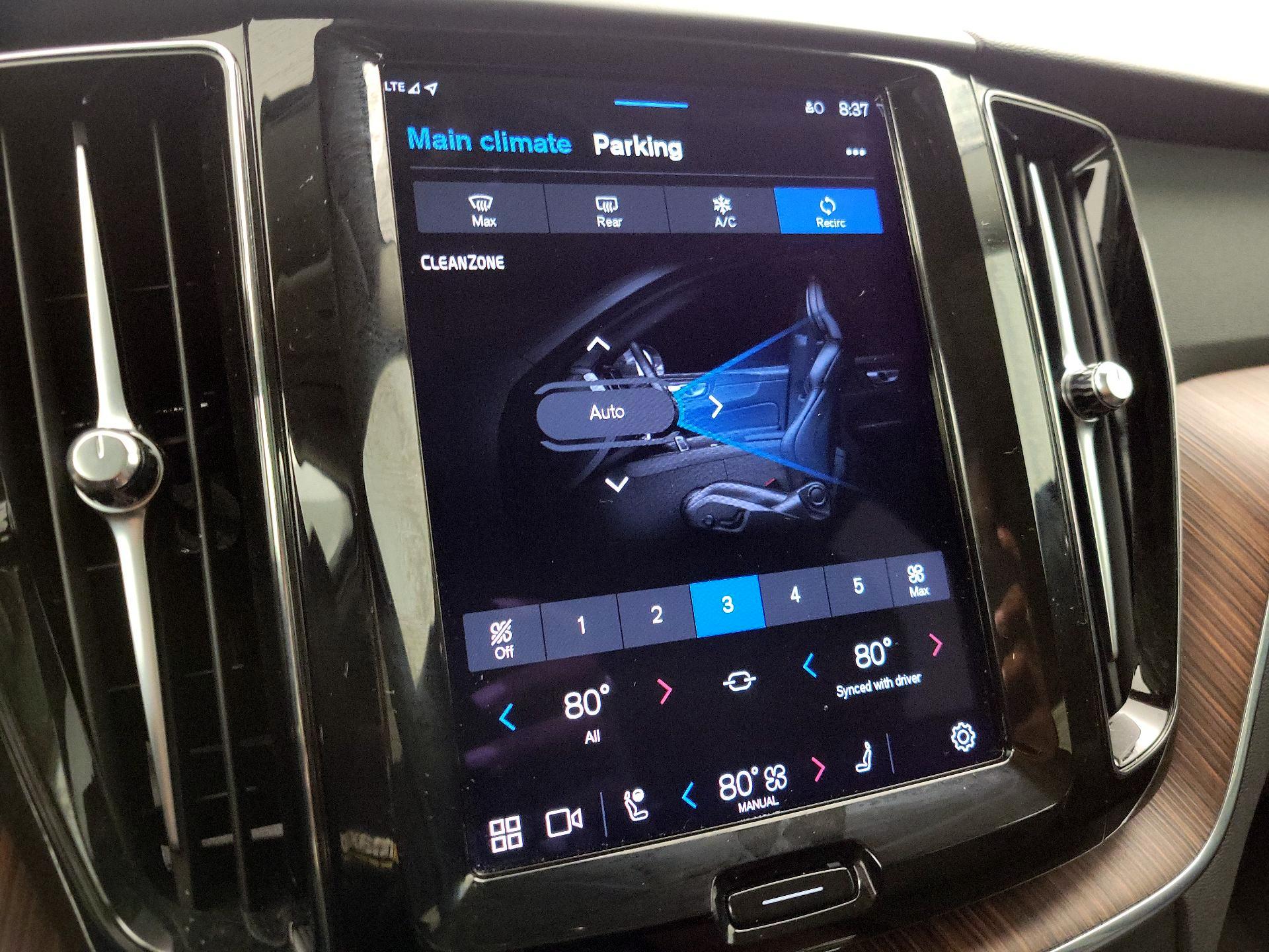 Thumbnail: 2023 Volvo XC60 - 17