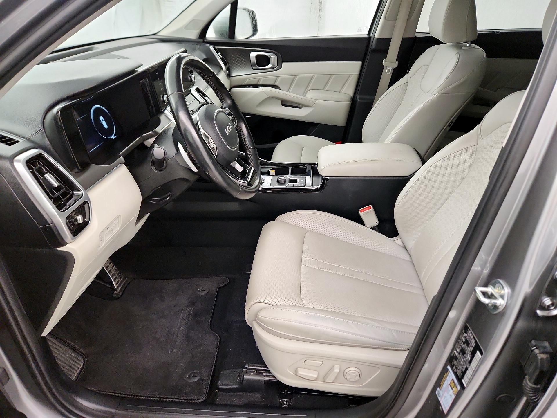 Thumbnail: 2023 Kia Sorento - 9