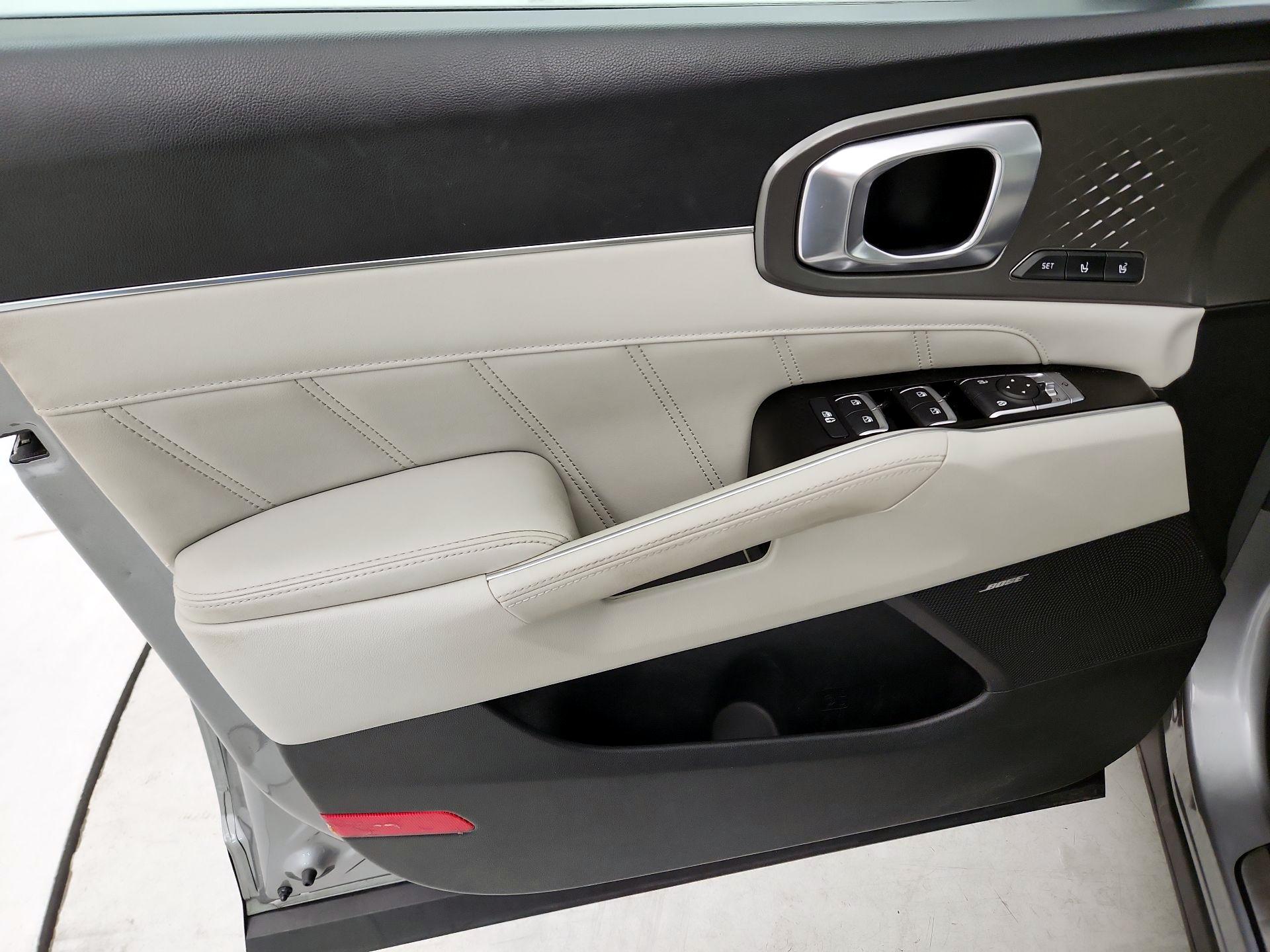 Thumbnail: 2023 Kia Sorento - 10