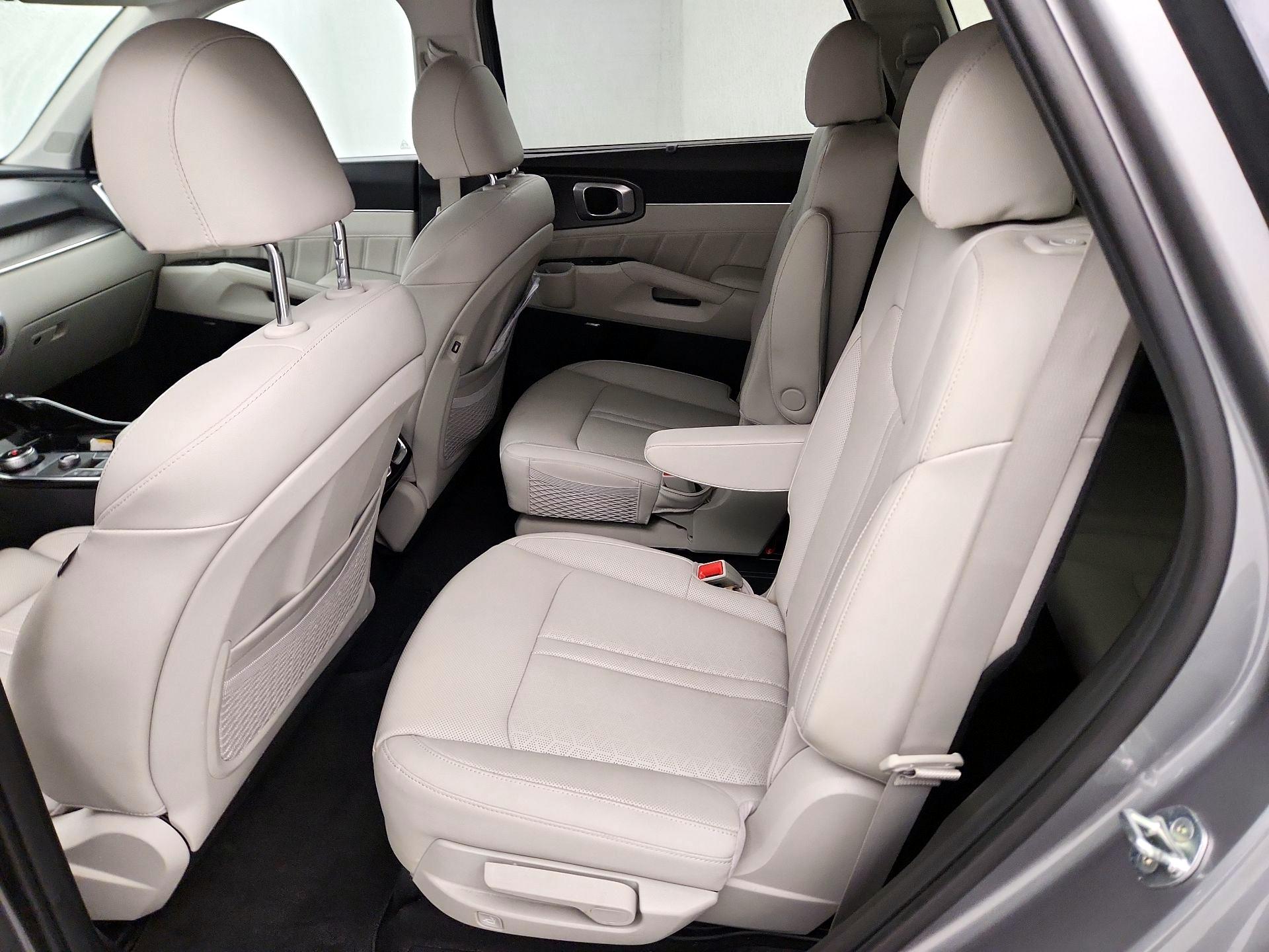 Thumbnail: 2023 Kia Sorento - 16