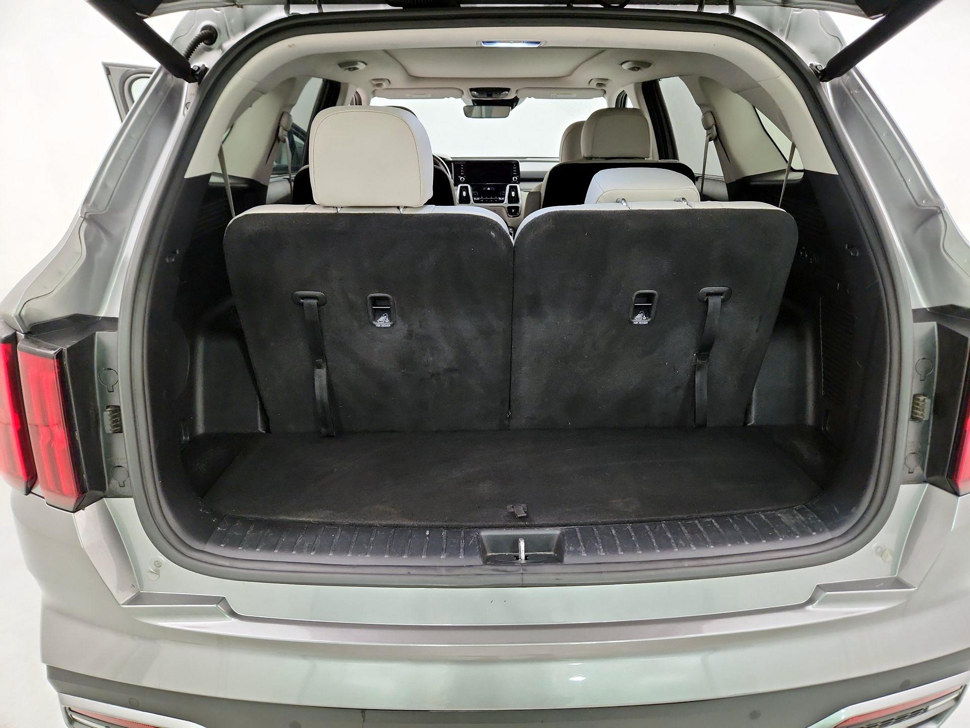 Thumbnail: 2023 Kia Sorento - 17