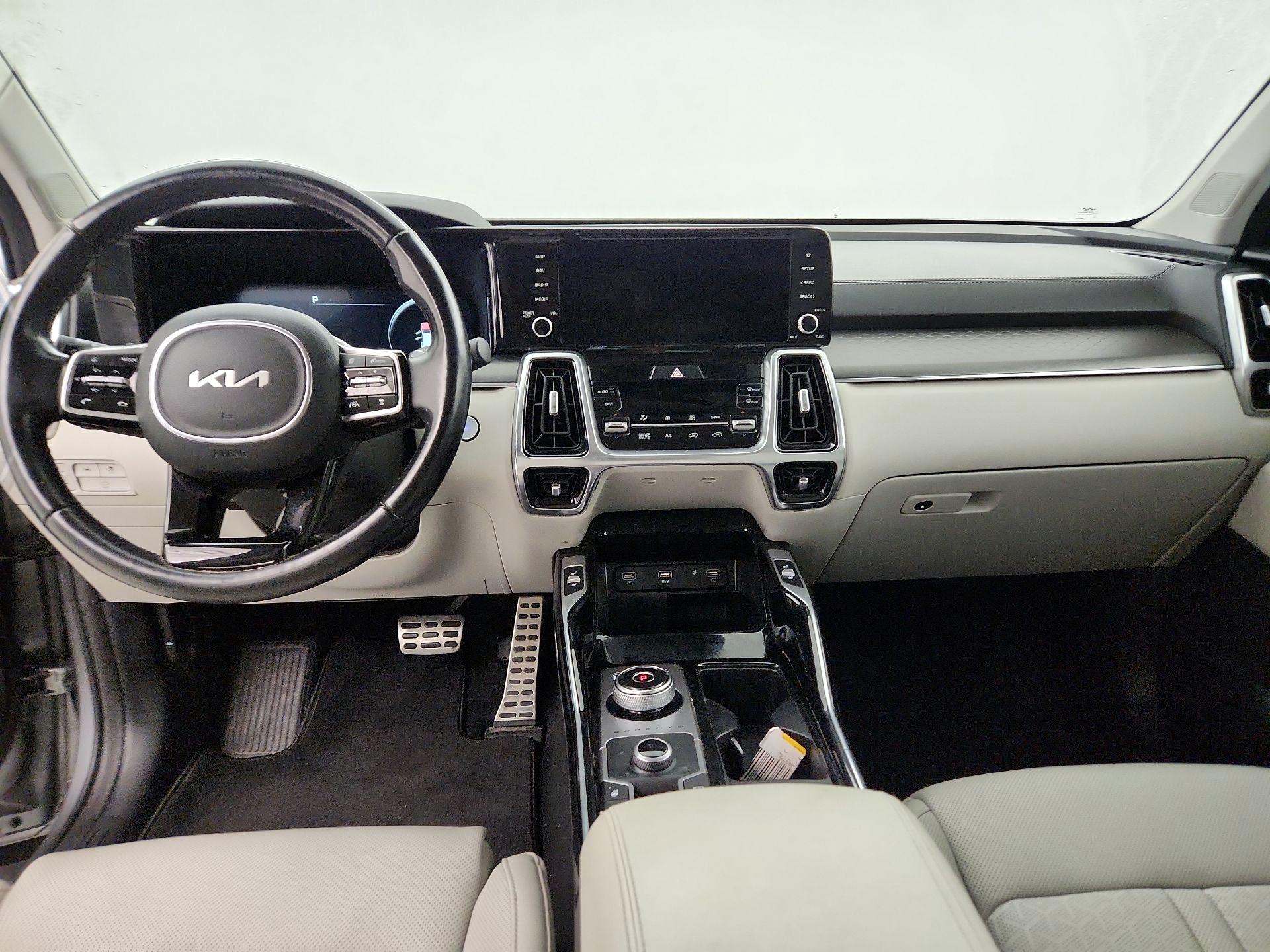 Thumbnail: 2023 Kia Sorento - 8