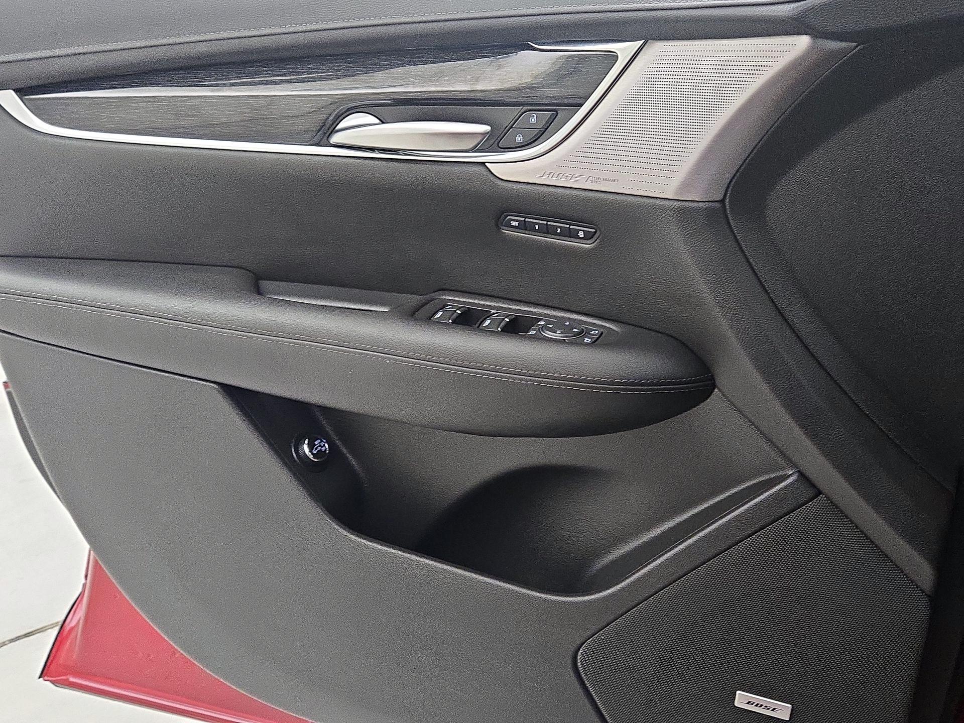 Thumbnail: 2020 Cadillac XT5 - 12