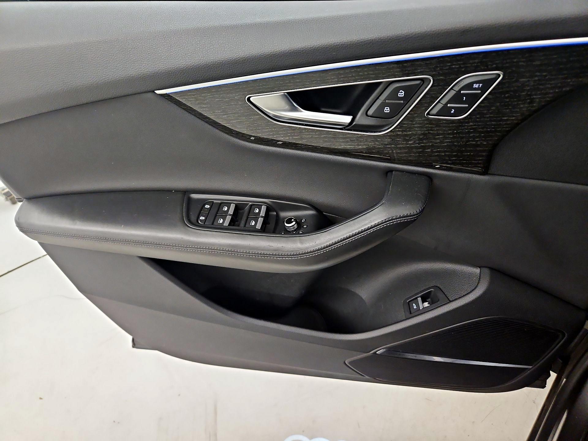 Thumbnail: 2021 Audi Q7 - 12