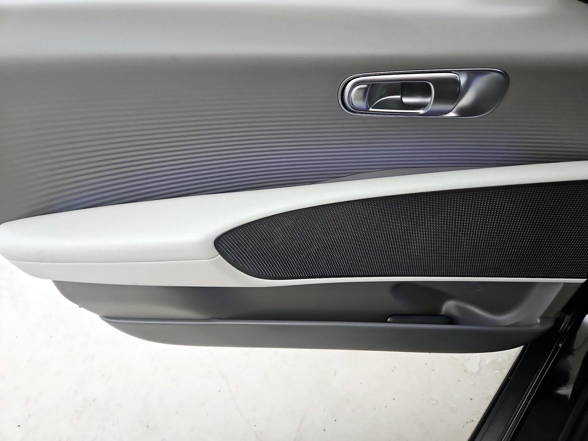 Thumbnail: 2023 Hyundai Ioniq 6 - 12