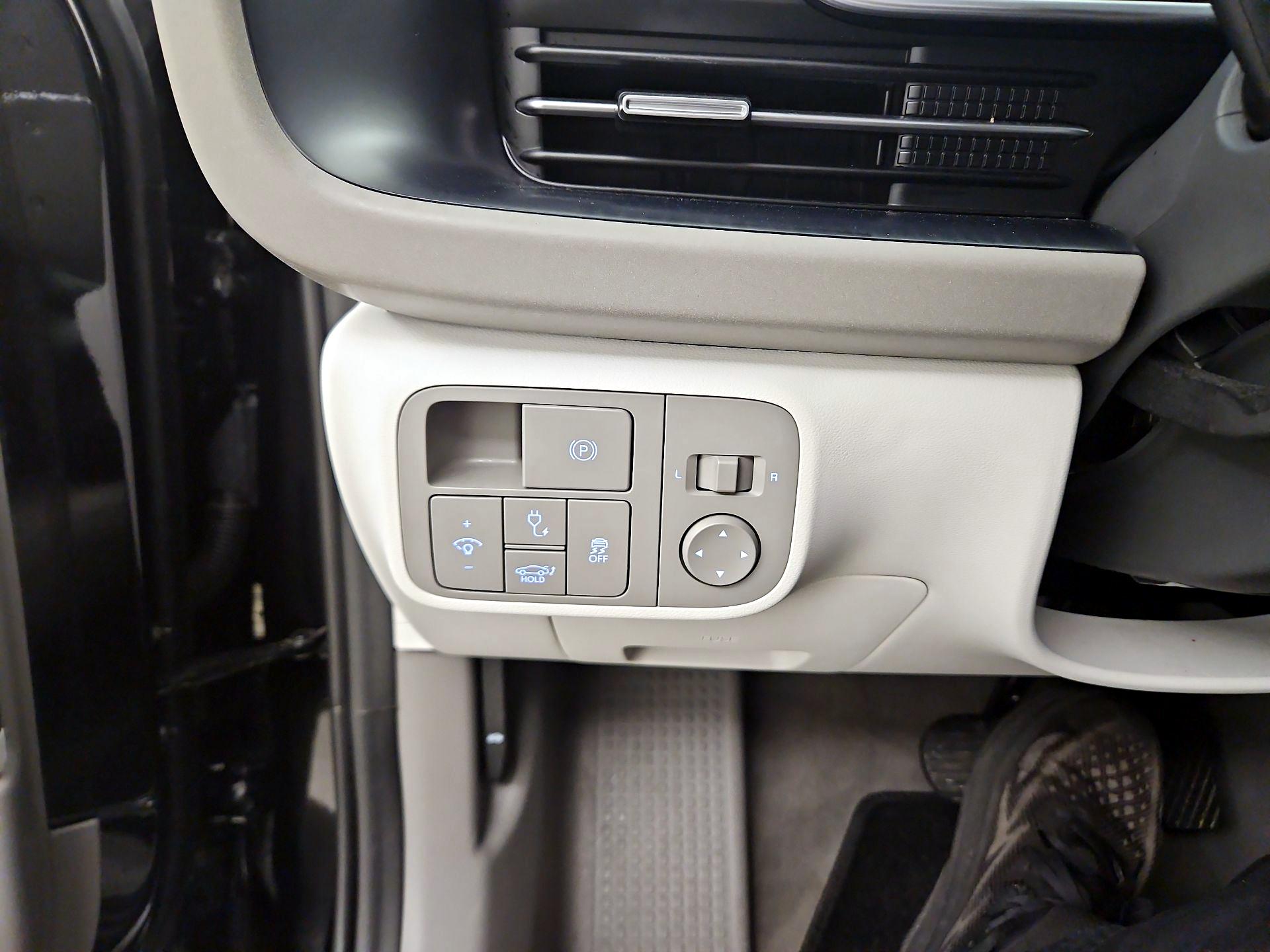 Thumbnail: 2023 Hyundai Ioniq 6 - 13