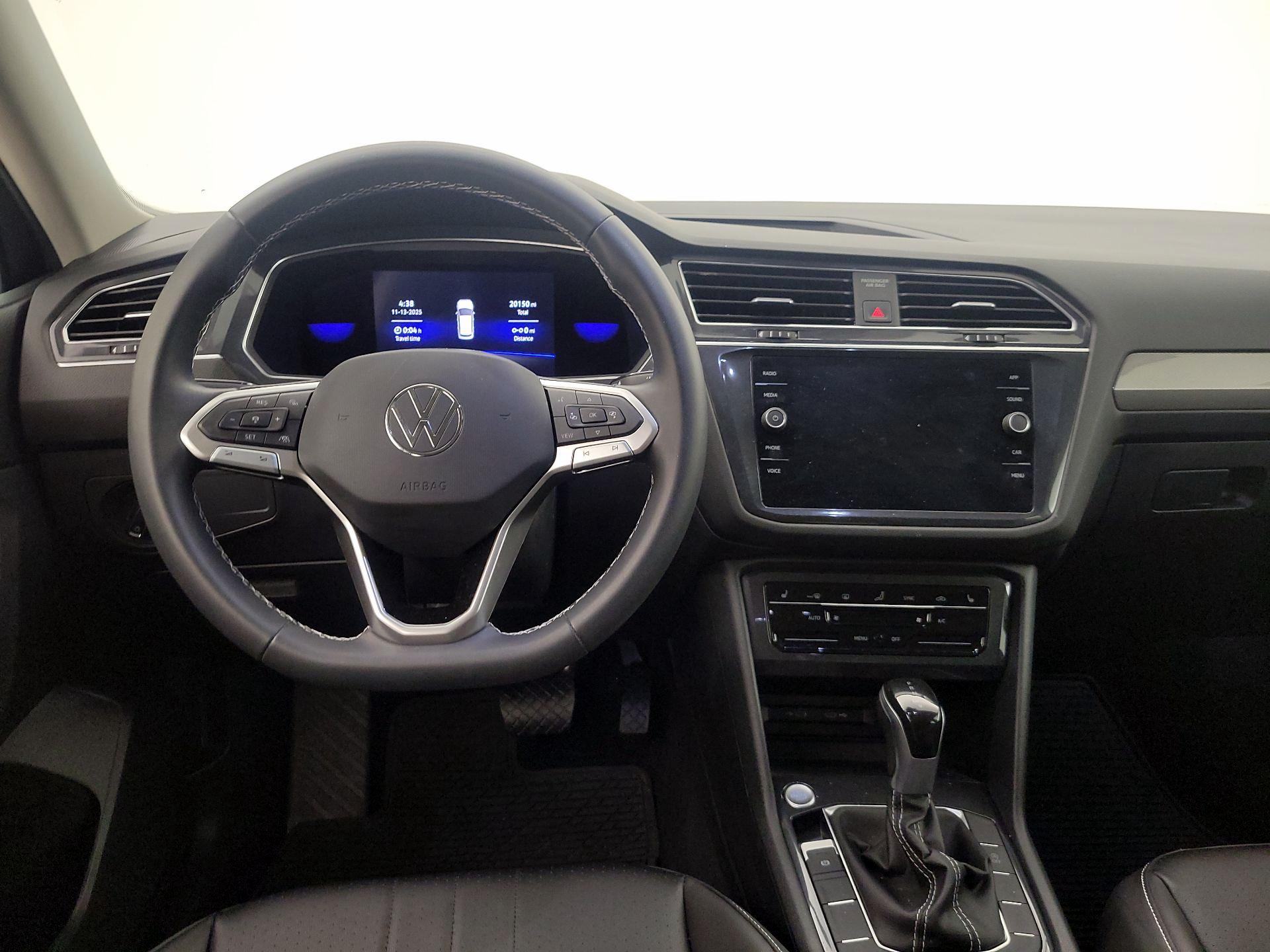 Thumbnail: 2022 Volkswagen Tiguan - 10