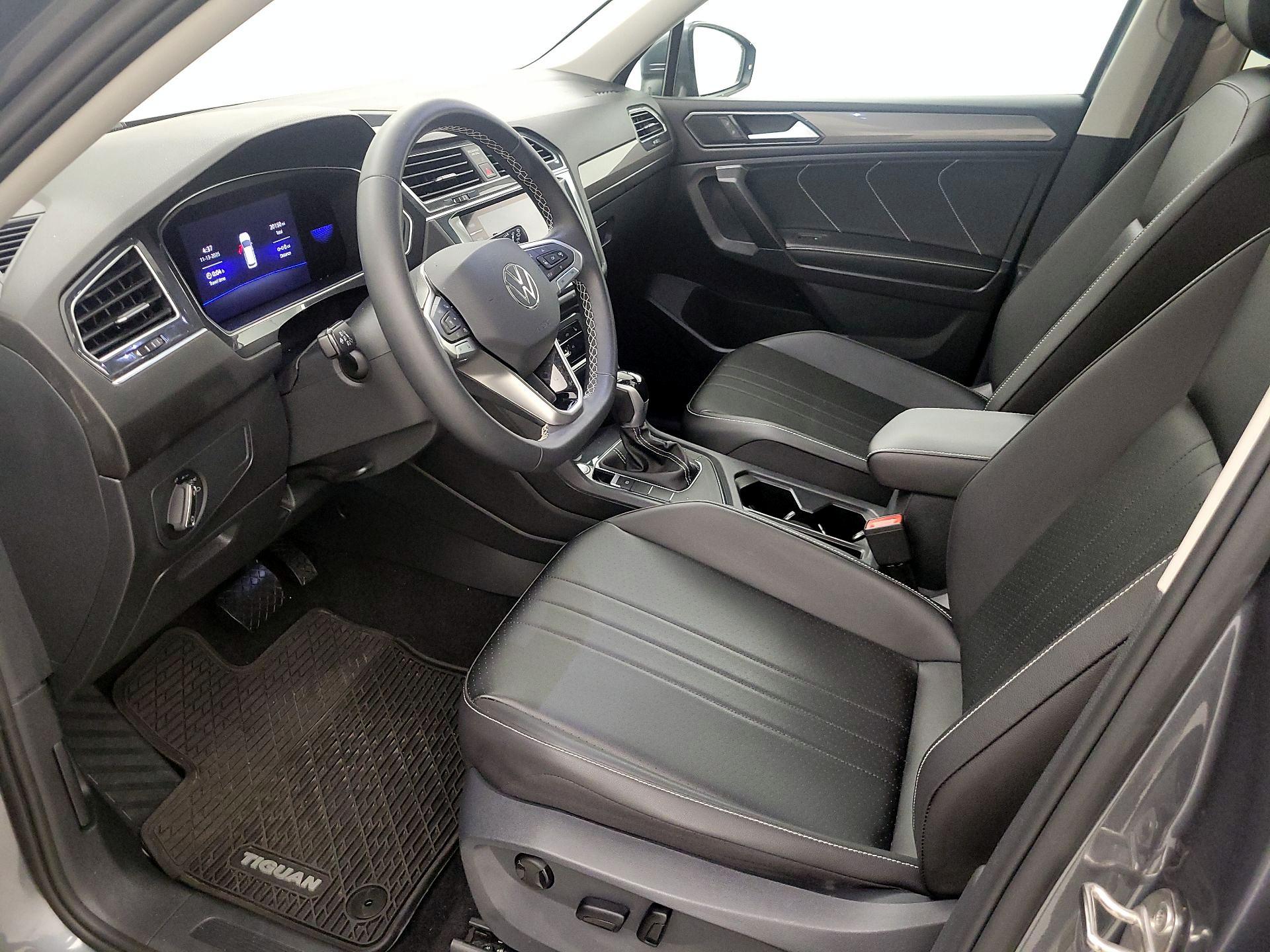 Thumbnail: 2022 Volkswagen Tiguan - 11