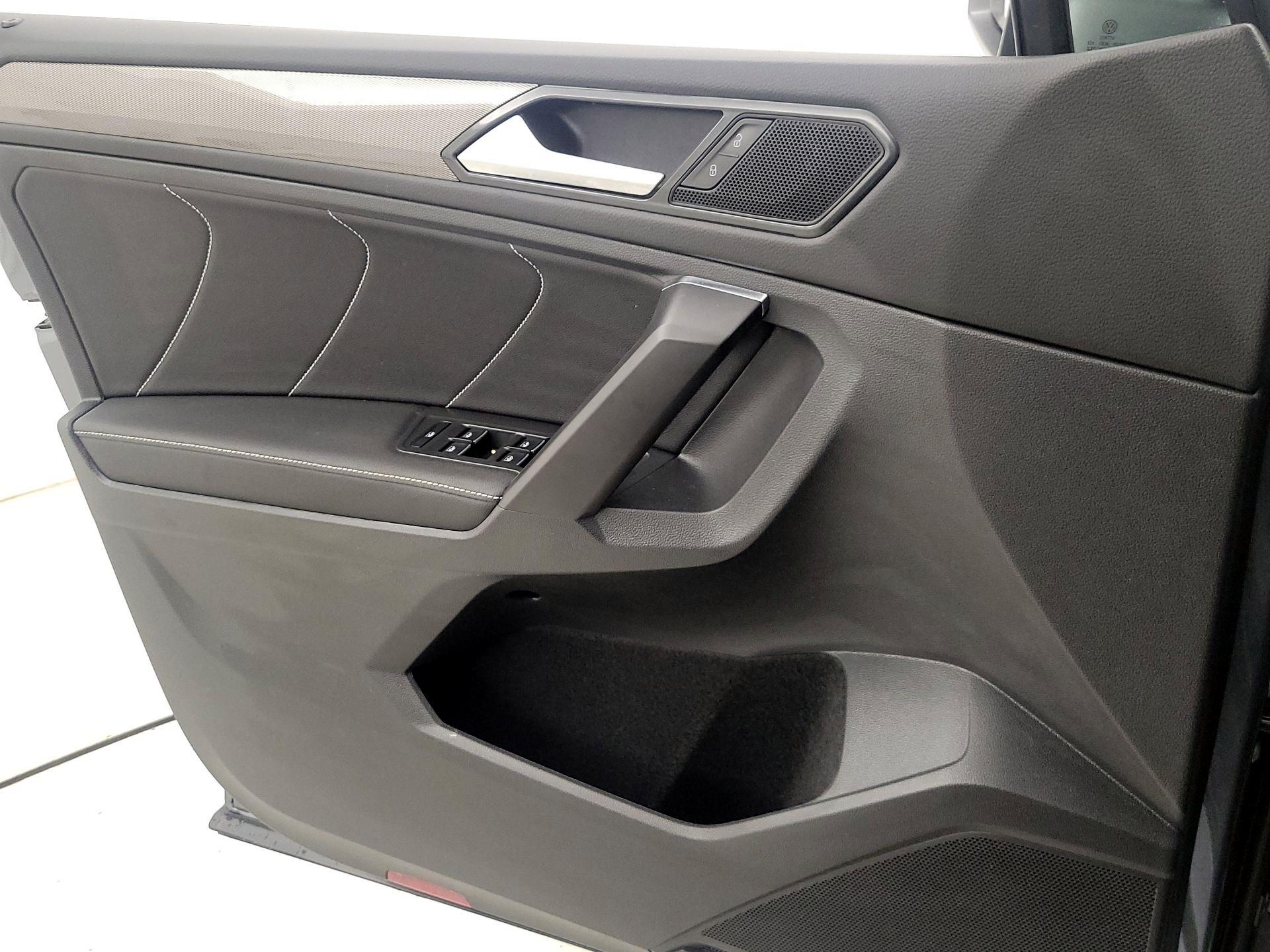 Thumbnail: 2022 Volkswagen Tiguan - 12