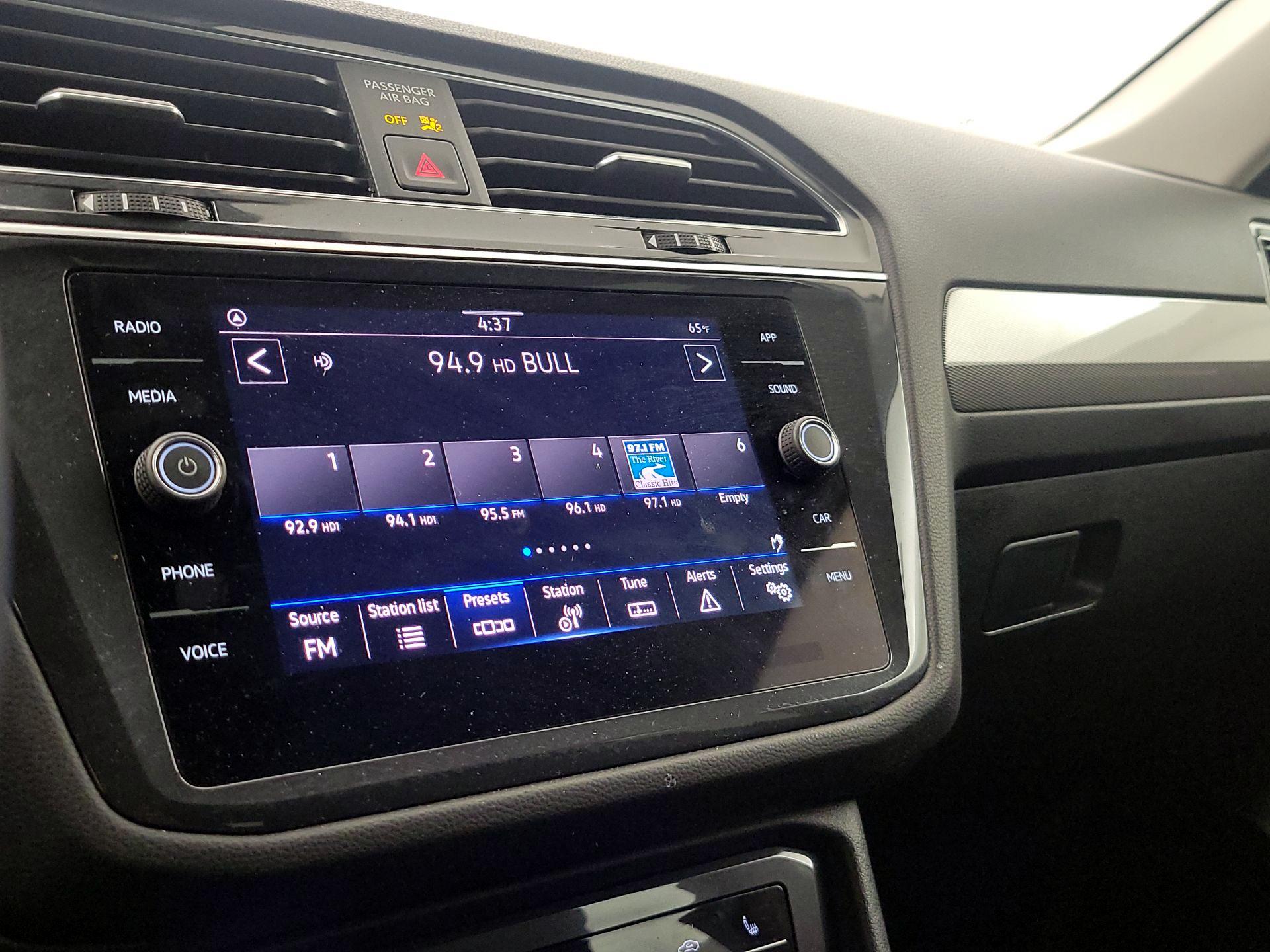 Thumbnail: 2022 Volkswagen Tiguan - 15