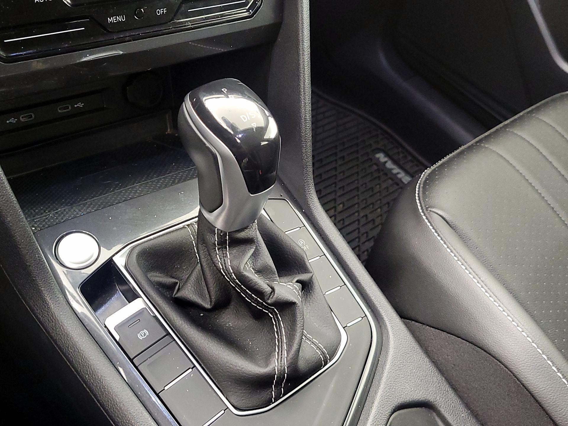 Thumbnail: 2022 Volkswagen Tiguan - 17