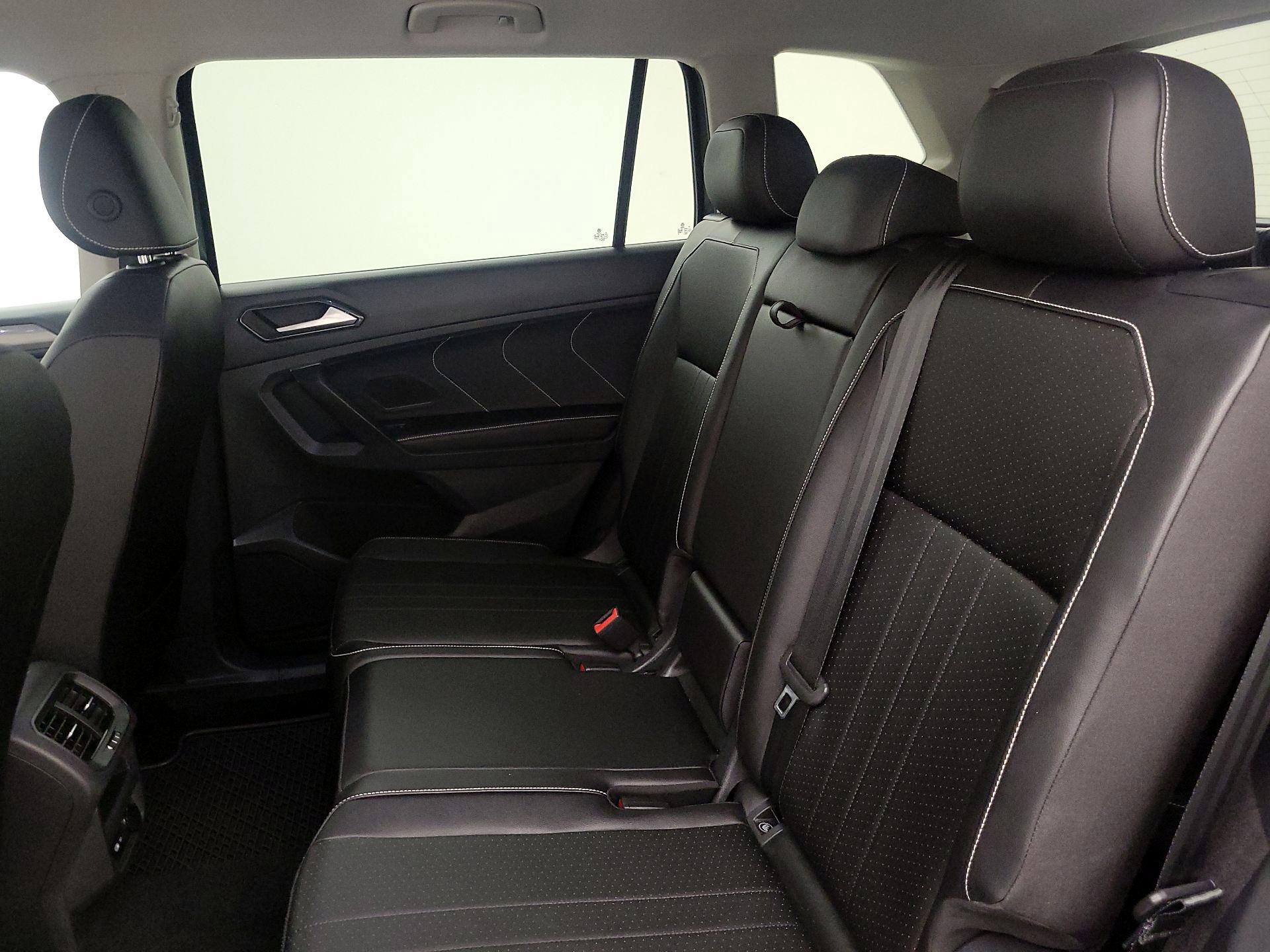 Thumbnail: 2022 Volkswagen Tiguan - 19