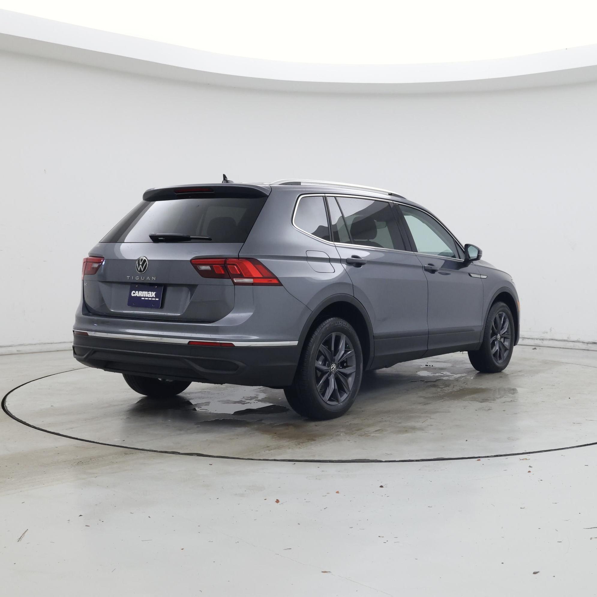 Thumbnail: 2022 Volkswagen Tiguan - 8