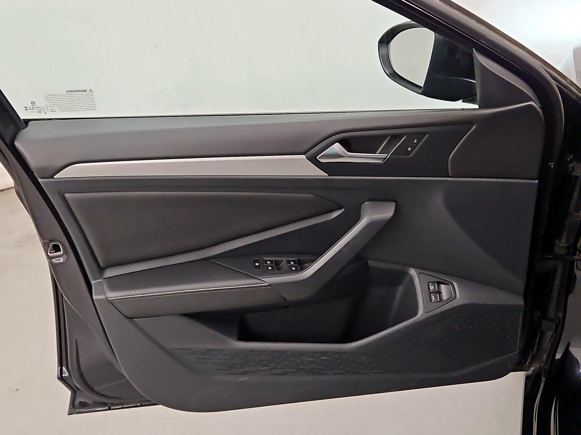 Thumbnail: 2023 Volkswagen Jetta - 12