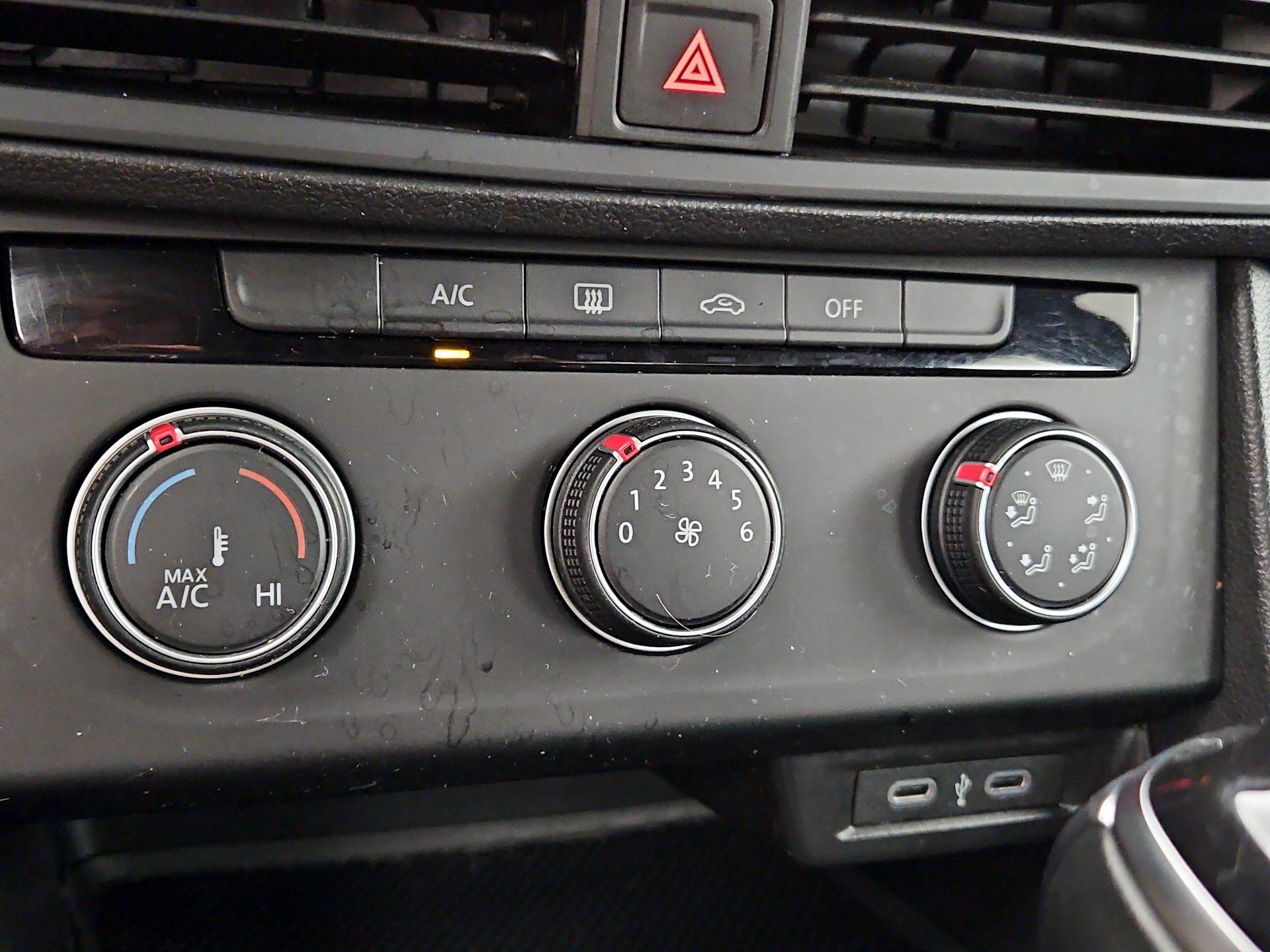 Thumbnail: 2023 Volkswagen Jetta - 16