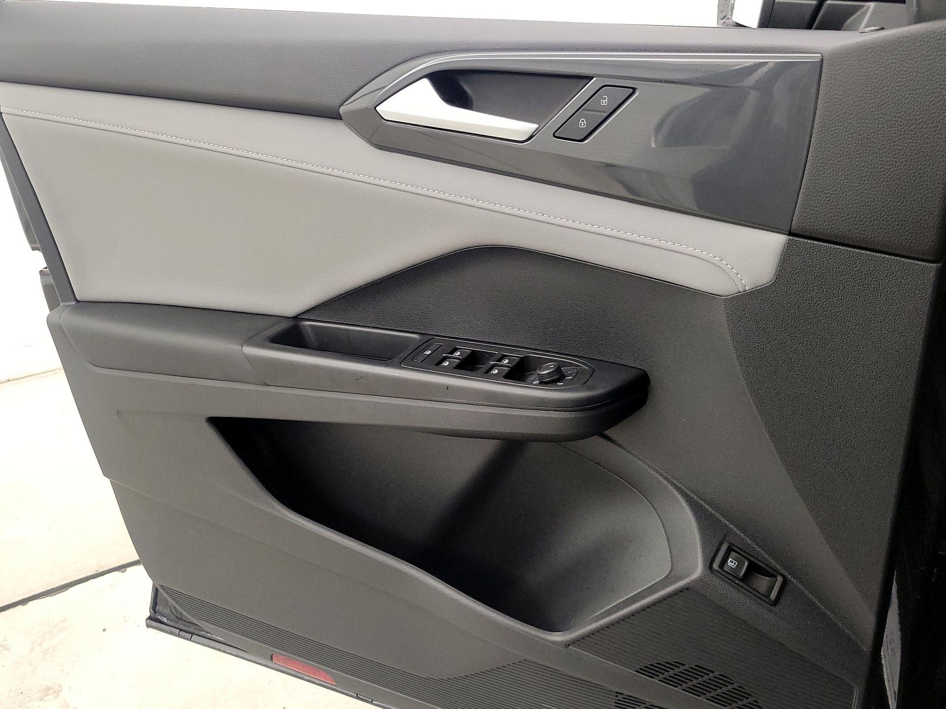 Thumbnail: 2023 Volkswagen Taos - 12