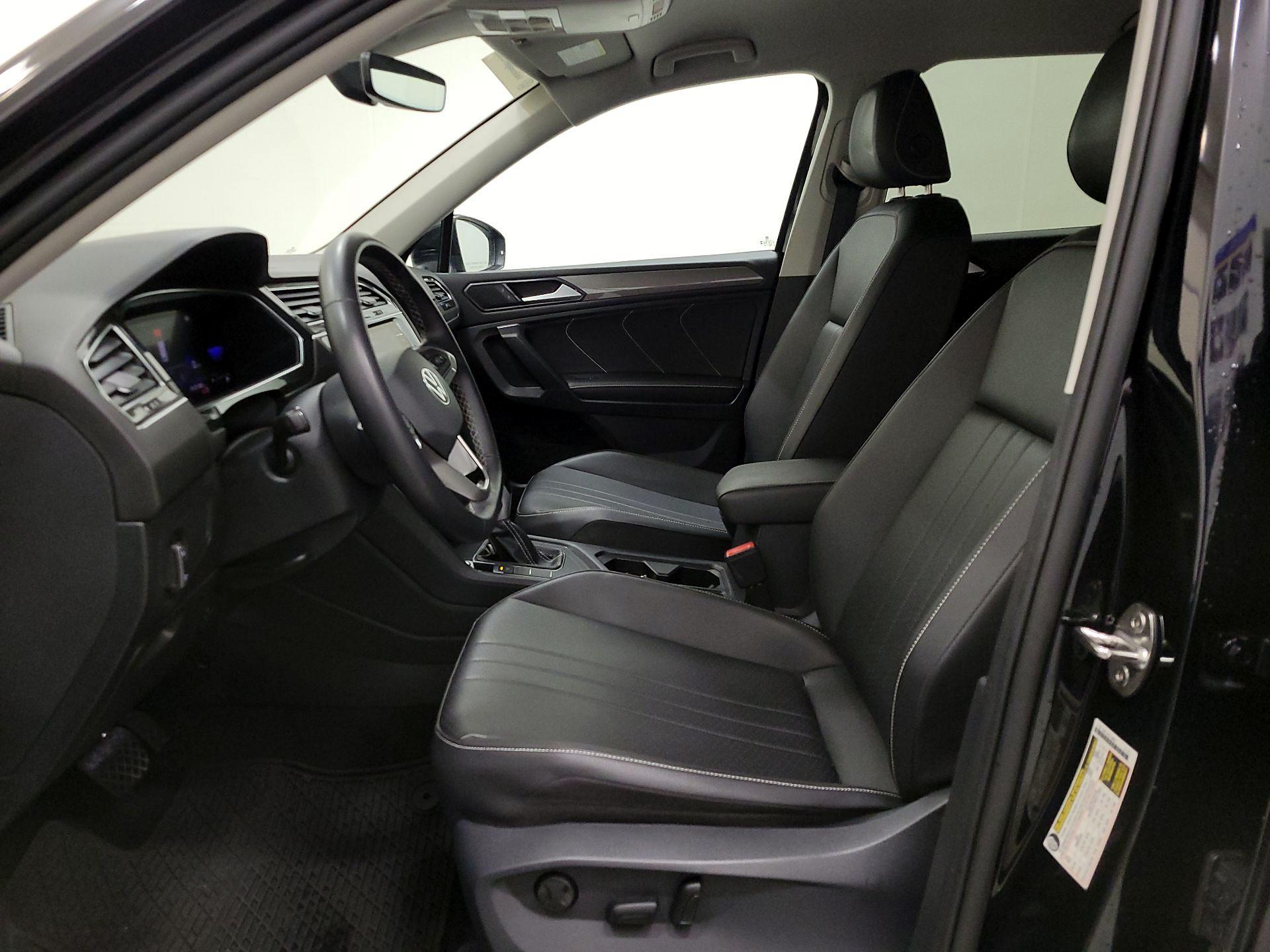 Thumbnail: 2023 Volkswagen Tiguan - 11