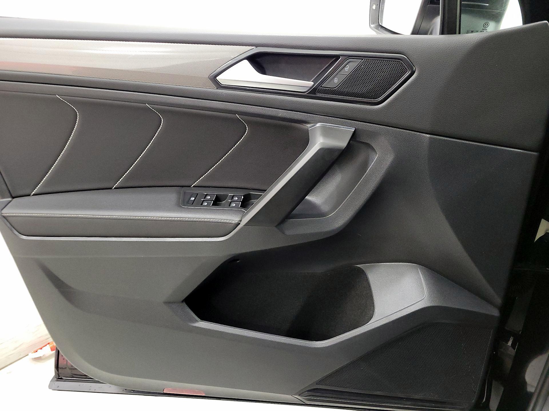 Thumbnail: 2023 Volkswagen Tiguan - 12