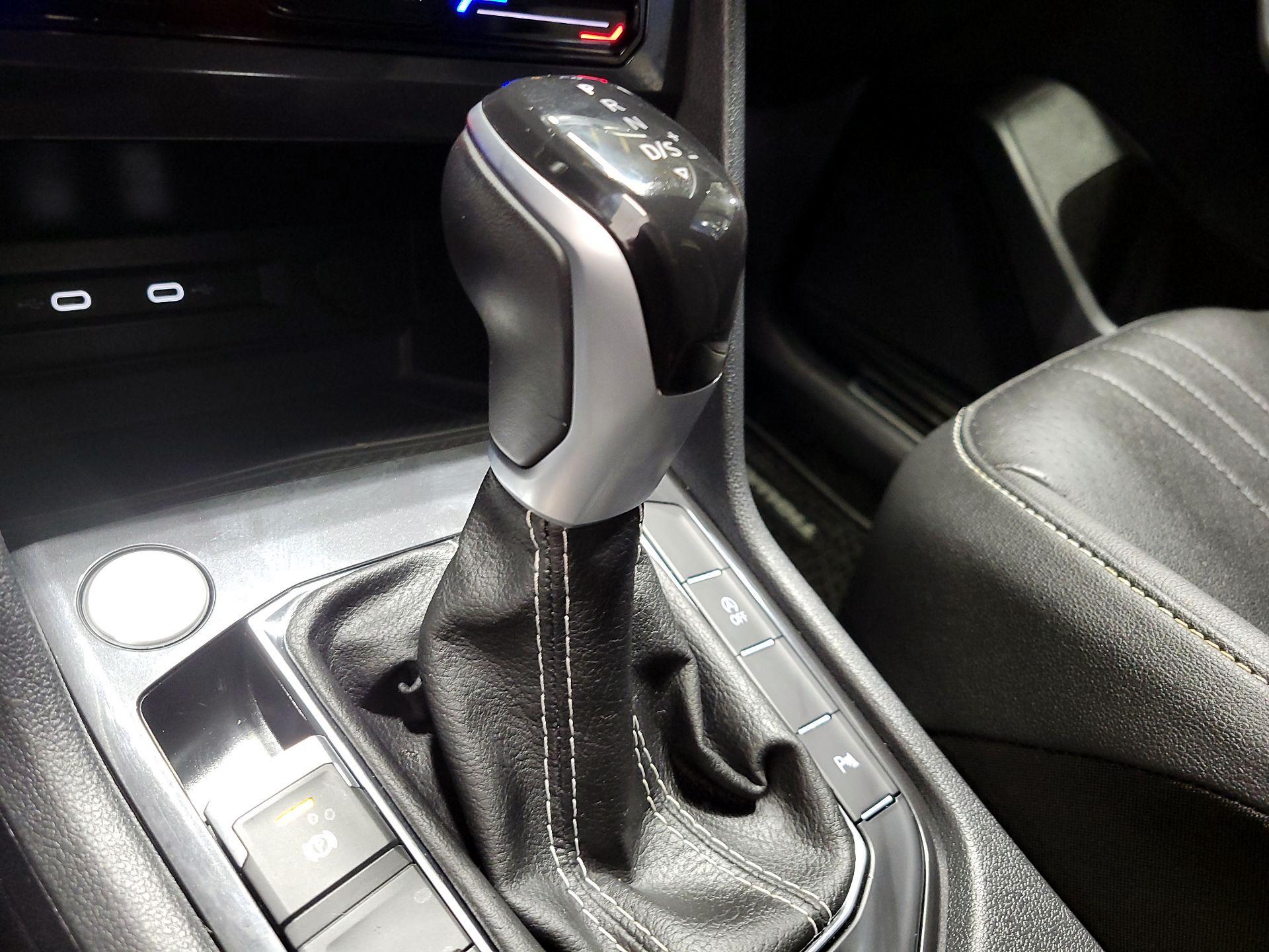 Thumbnail: 2023 Volkswagen Tiguan - 17