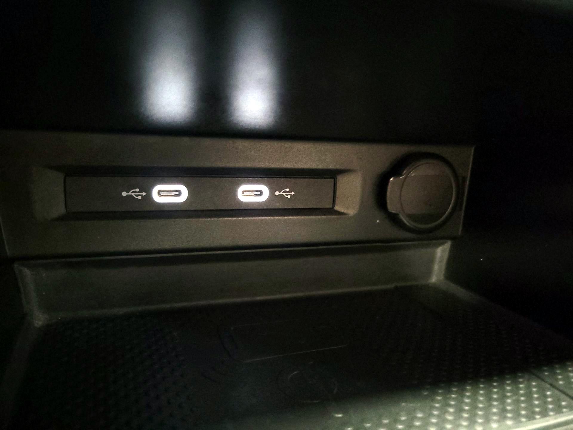 Thumbnail: 2023 Volkswagen Tiguan - 18