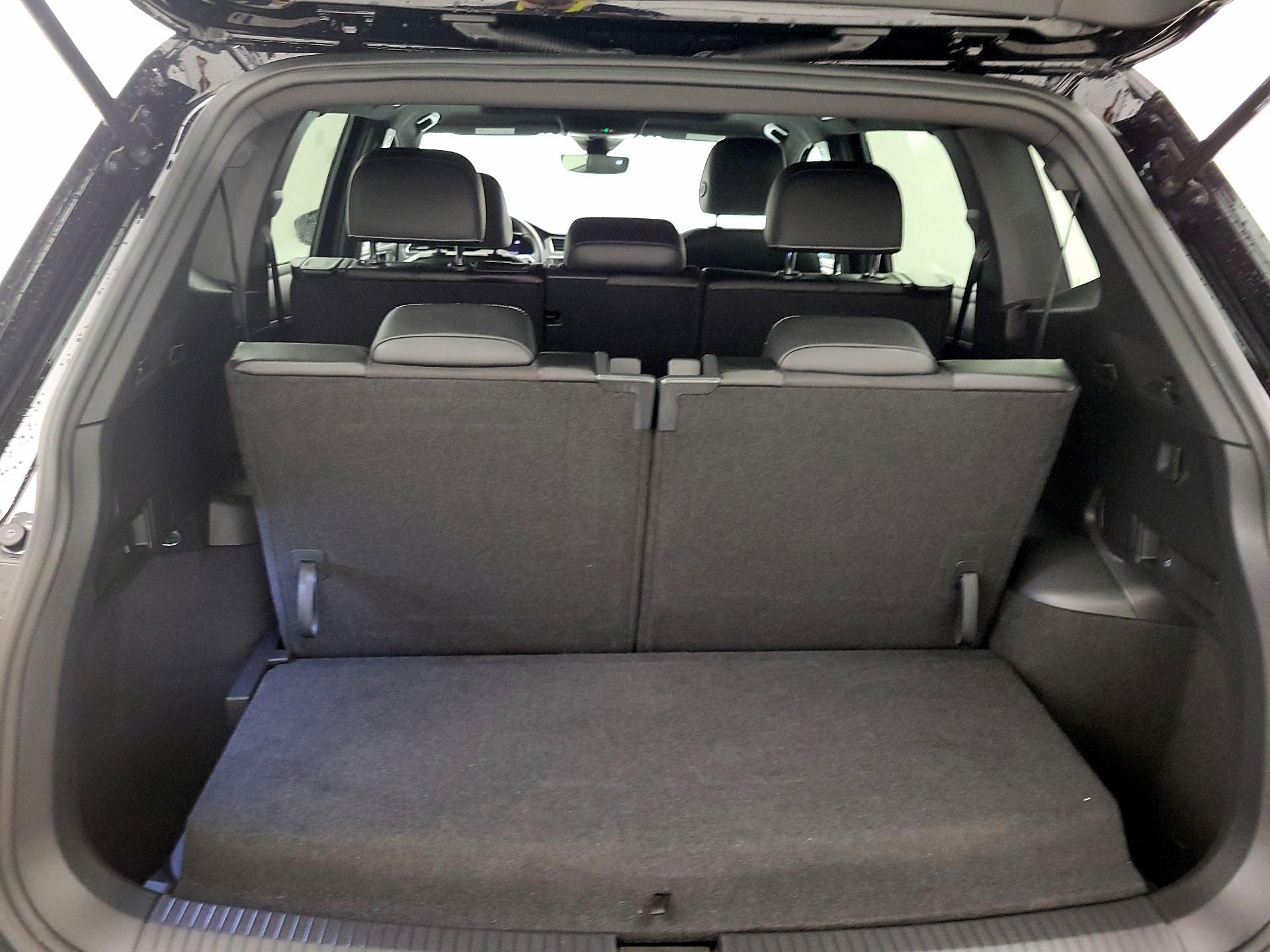 Thumbnail: 2023 Volkswagen Tiguan - 20