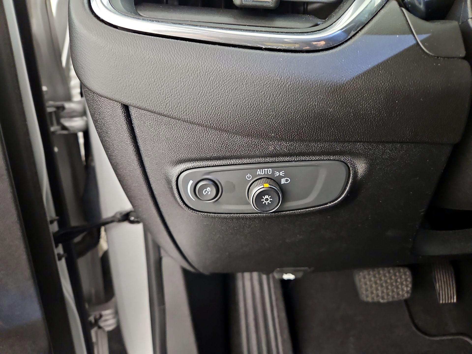 Thumbnail: 2018 Chevrolet Equinox - 13