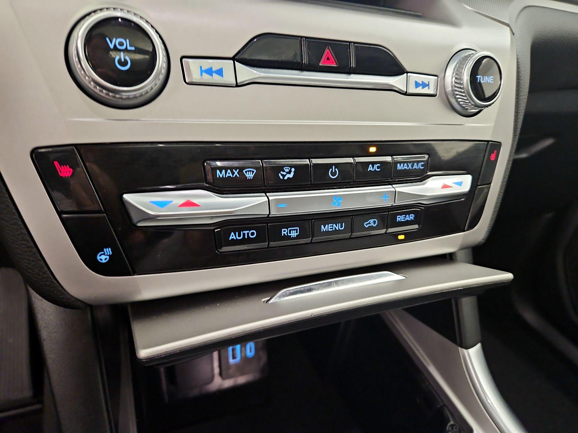 Thumbnail: 2022 Ford Explorer - 17