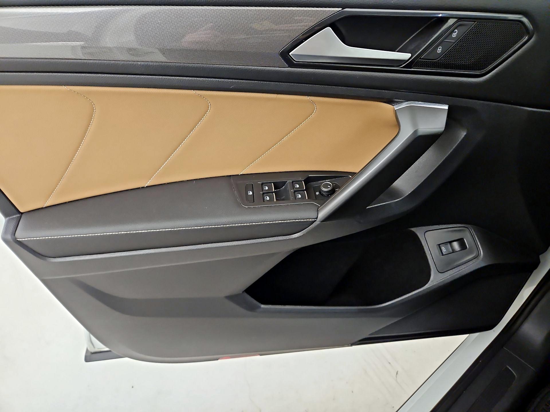 Thumbnail: 2022 Volkswagen Tiguan - 12