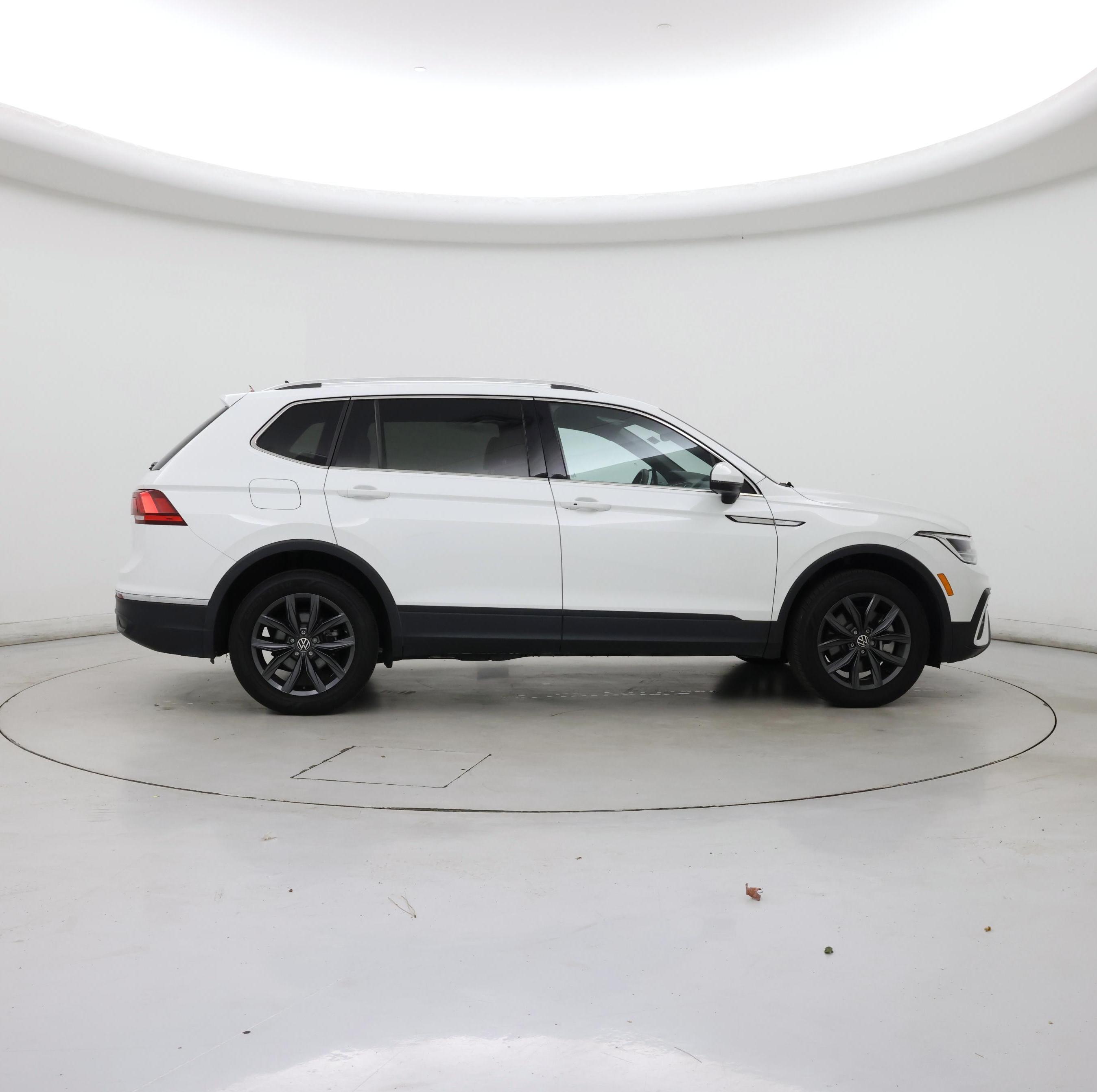 Thumbnail: 2022 Volkswagen Tiguan - 7