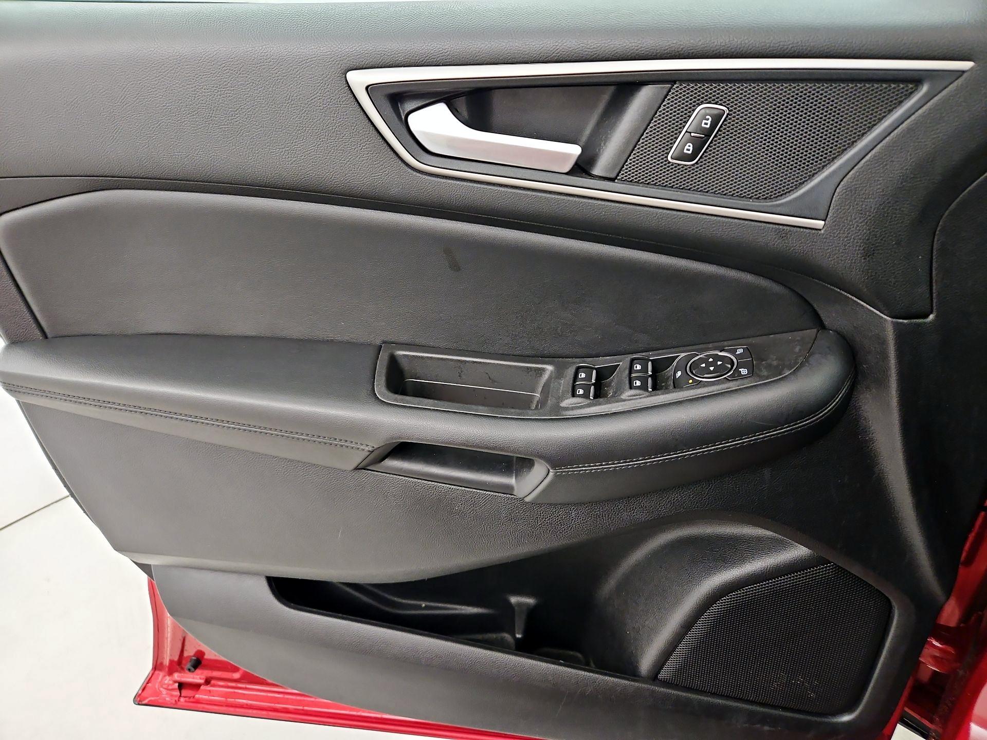 Thumbnail: 2021 Ford Edge - 12