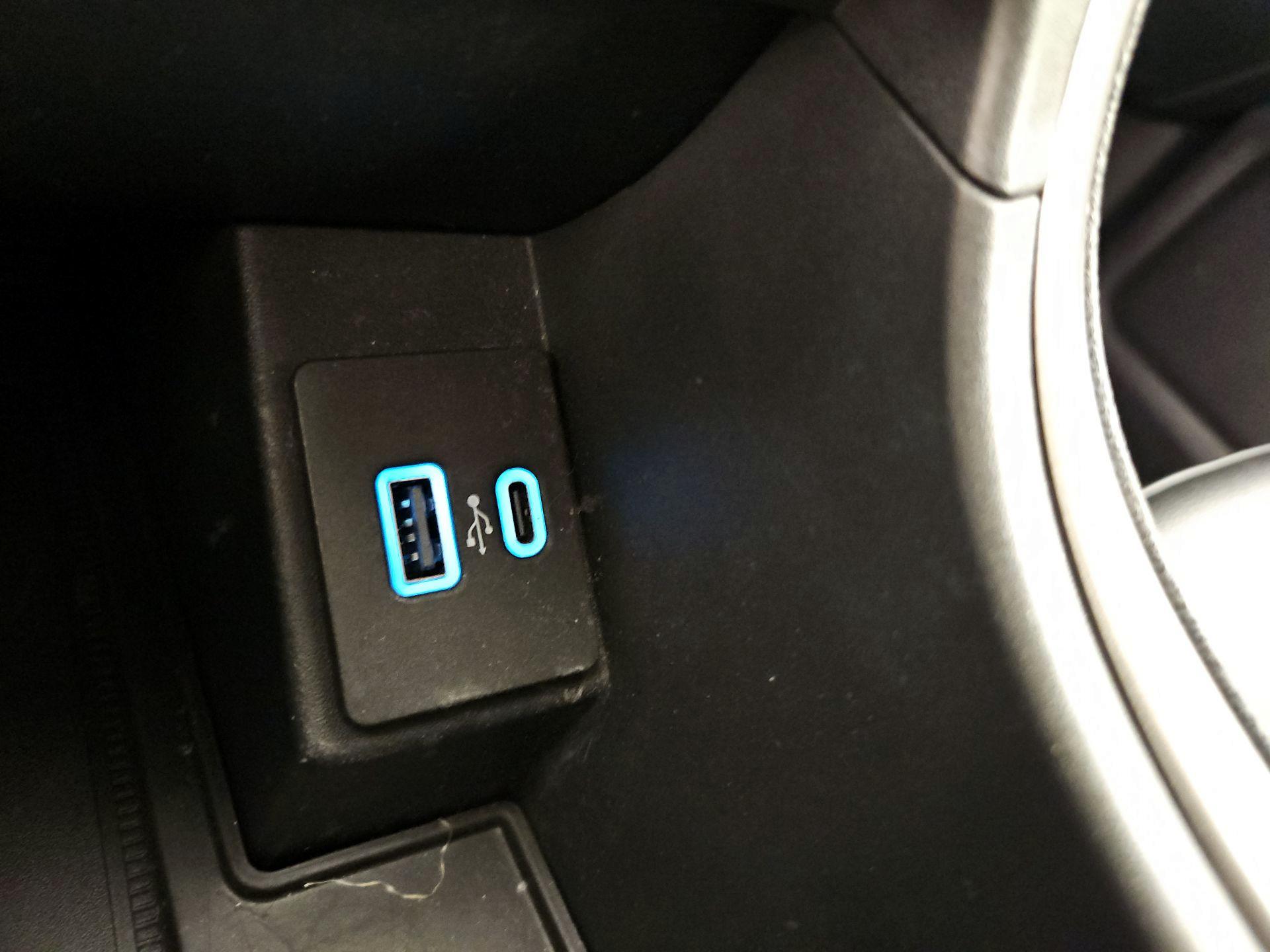 Thumbnail: 2021 Ford Edge - 19