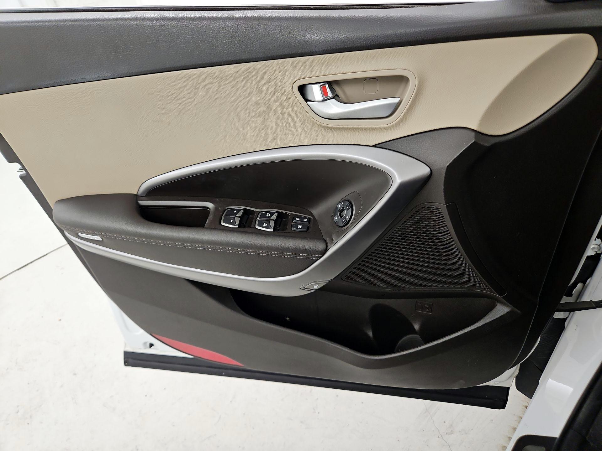 Thumbnail: 2017 Hyundai Santa Fe - 12