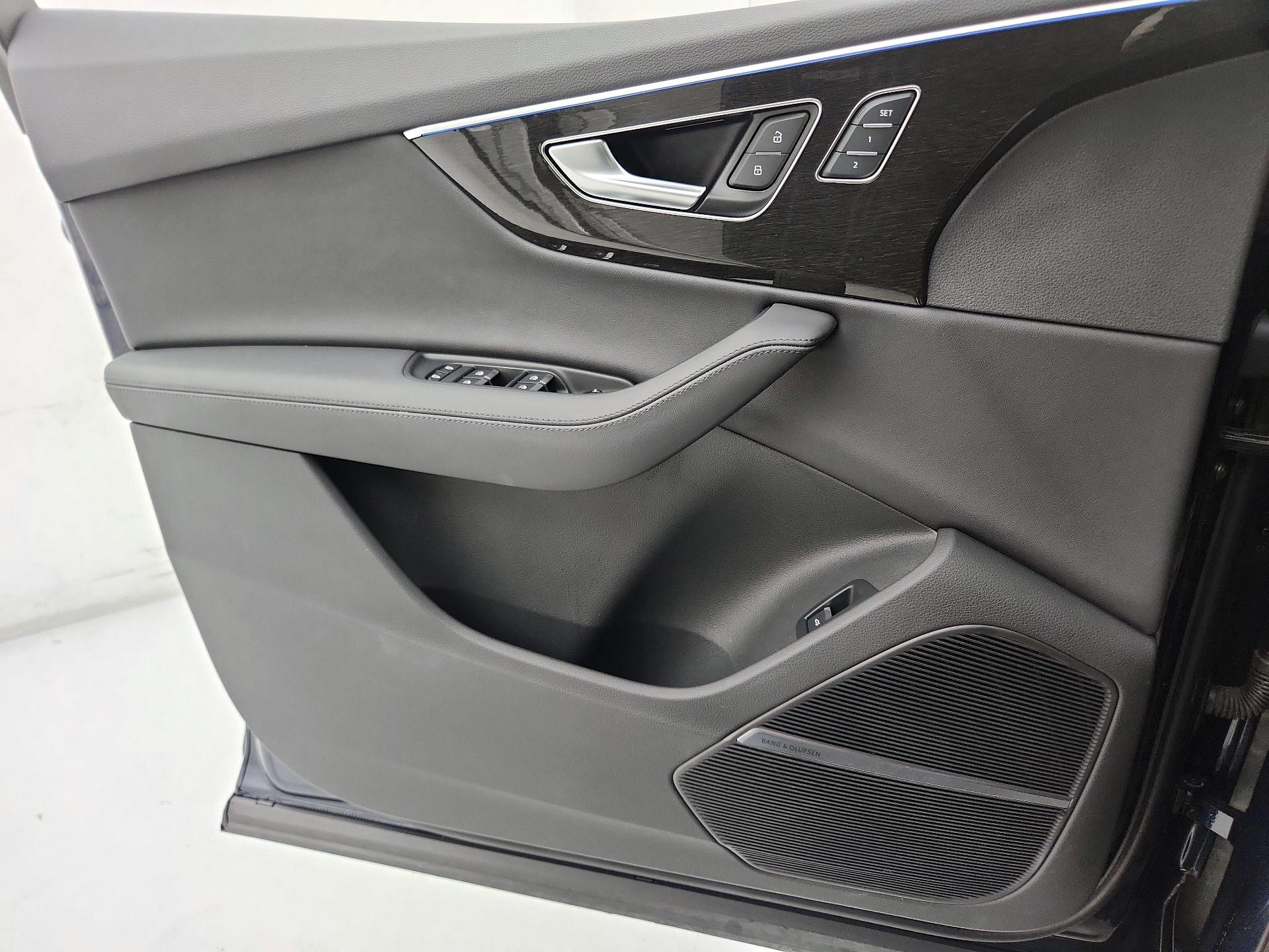 Thumbnail: 2023 Audi Q7 - 12