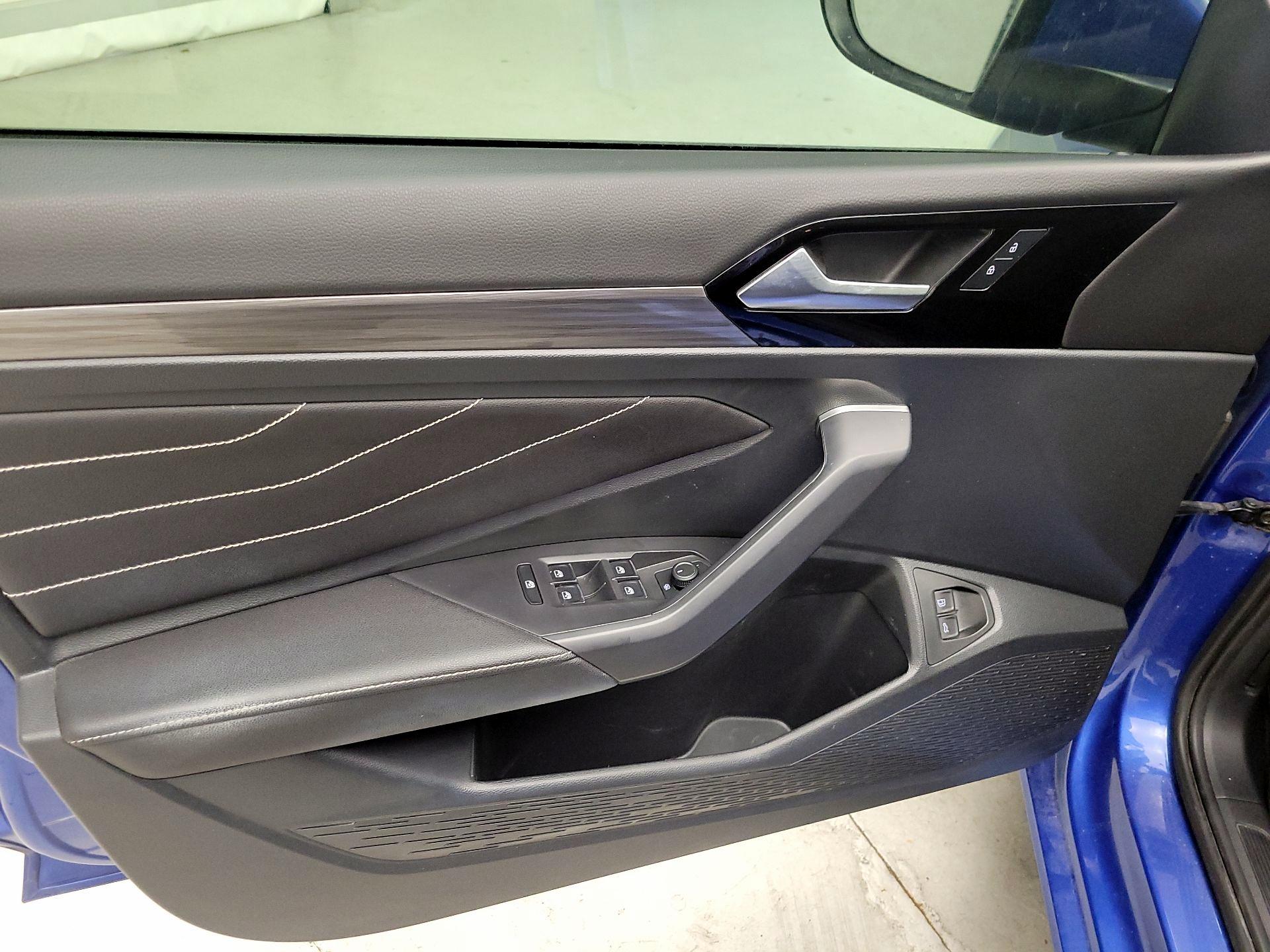 Thumbnail: 2023 Volkswagen Jetta - 10