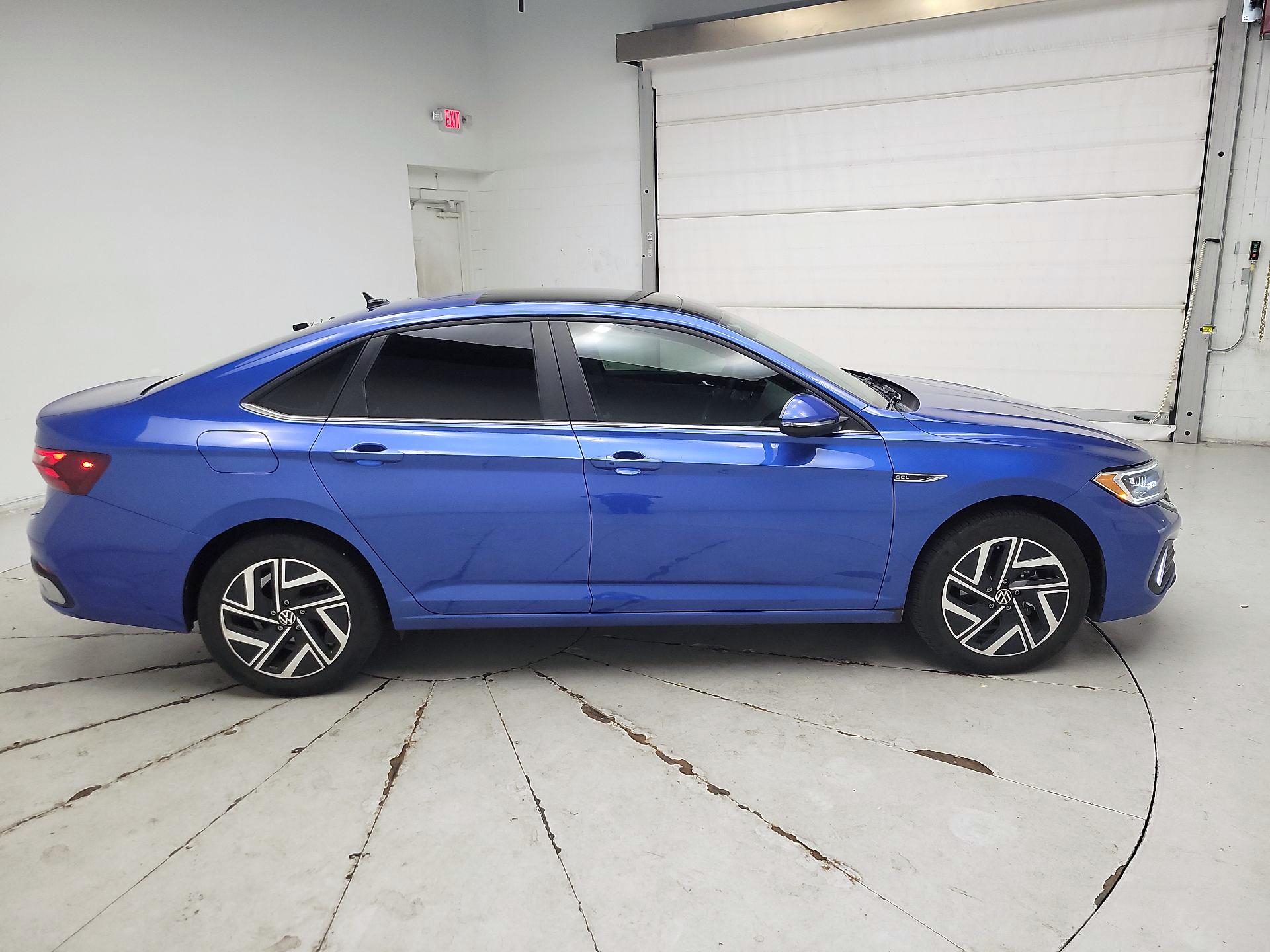 Thumbnail: 2023 Volkswagen Jetta - 4