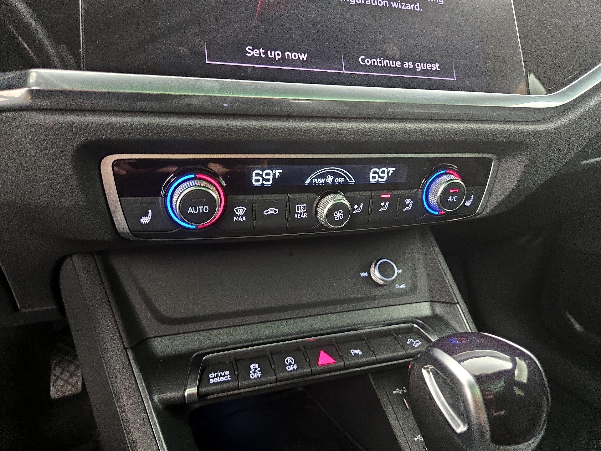 Thumbnail: 2022 Audi Q3 - 16