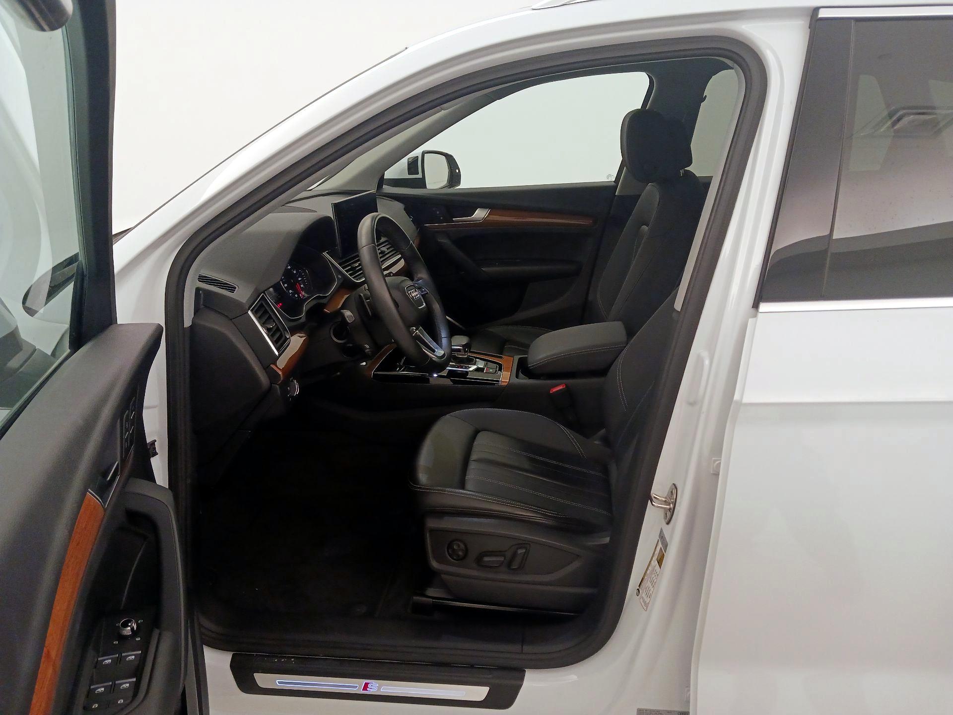 Thumbnail: 2023 Audi Q5 - 11