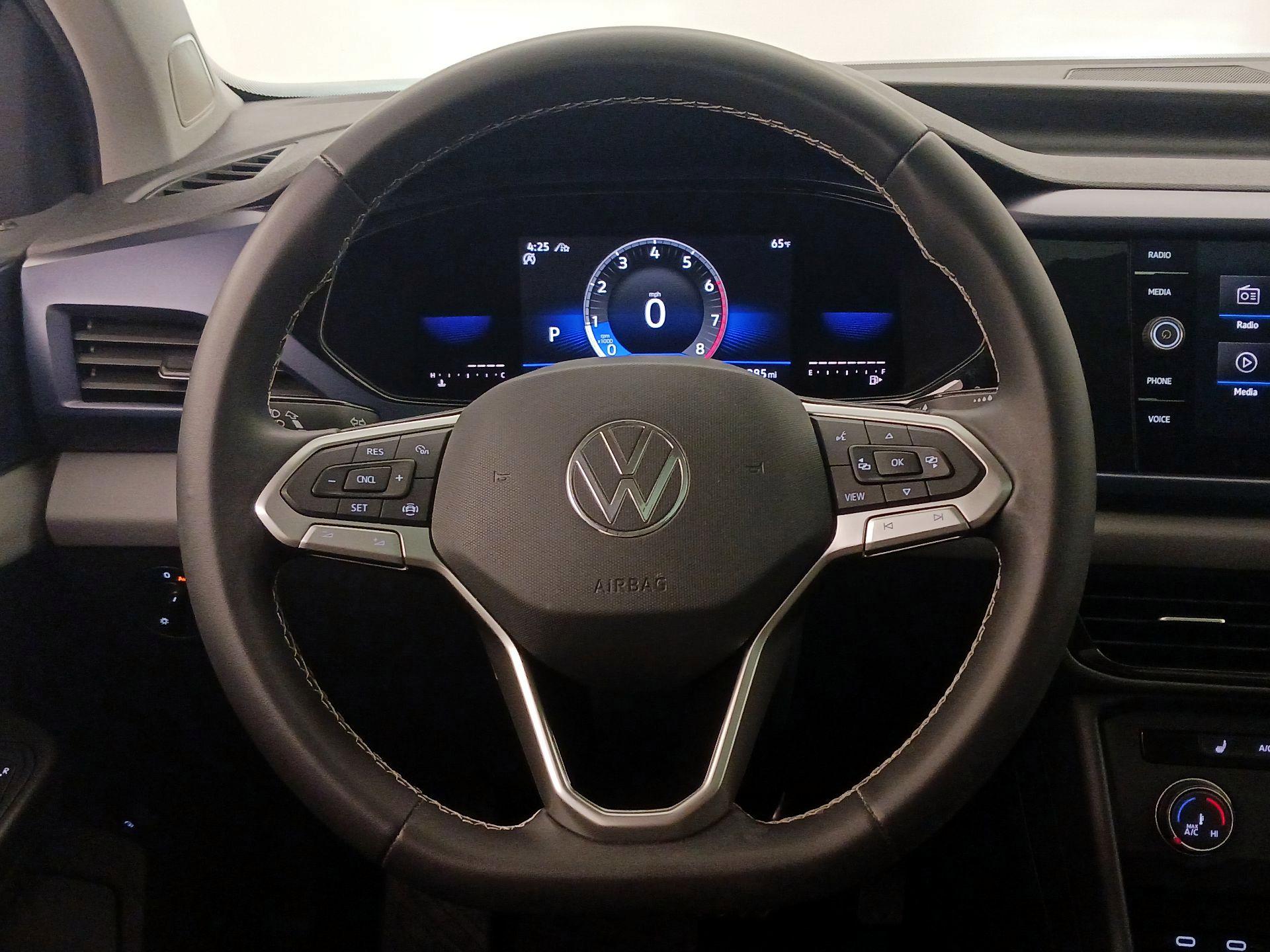 Thumbnail: 2022 Volkswagen Taos - 10